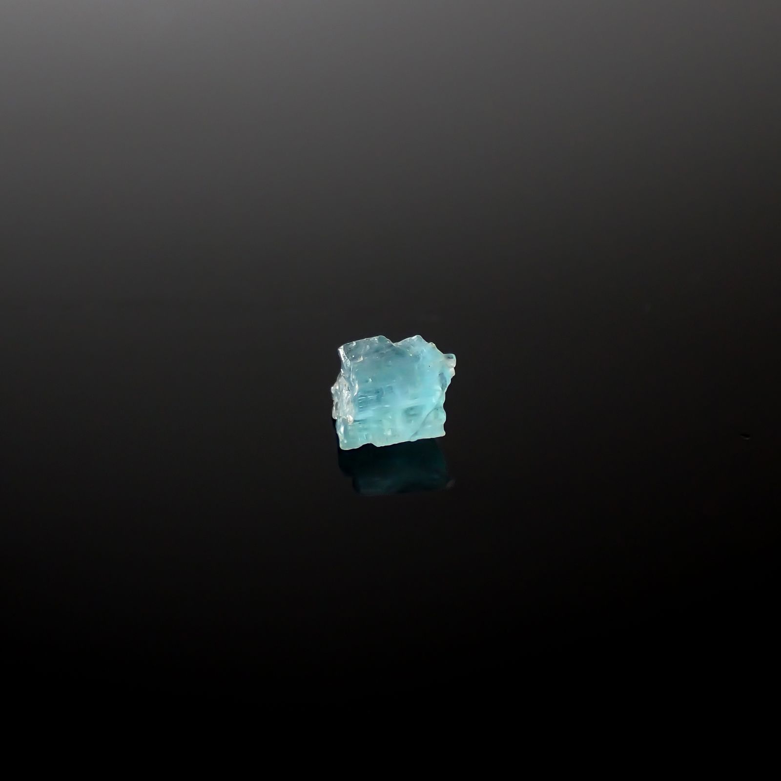 パライバトルマリン 原石 ブラジル・パライバ州バターリャ鉱山産 0.29ct[240326999]4.6x4.5mm前後