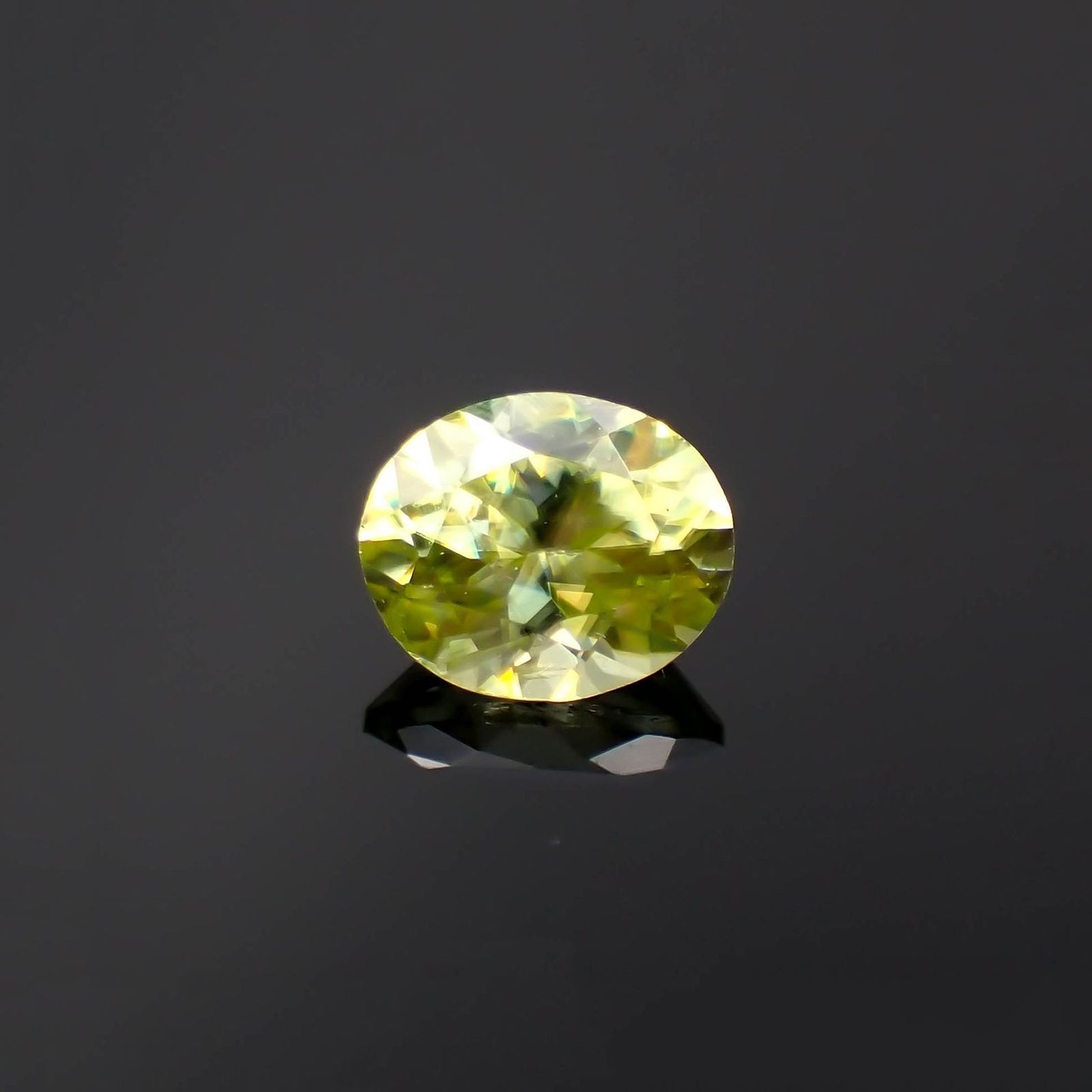 スフェーン(宝石名スフェーン)マダガスカル産 識別済 0.42ct / 5.1x4.1mm前後 [221219479]