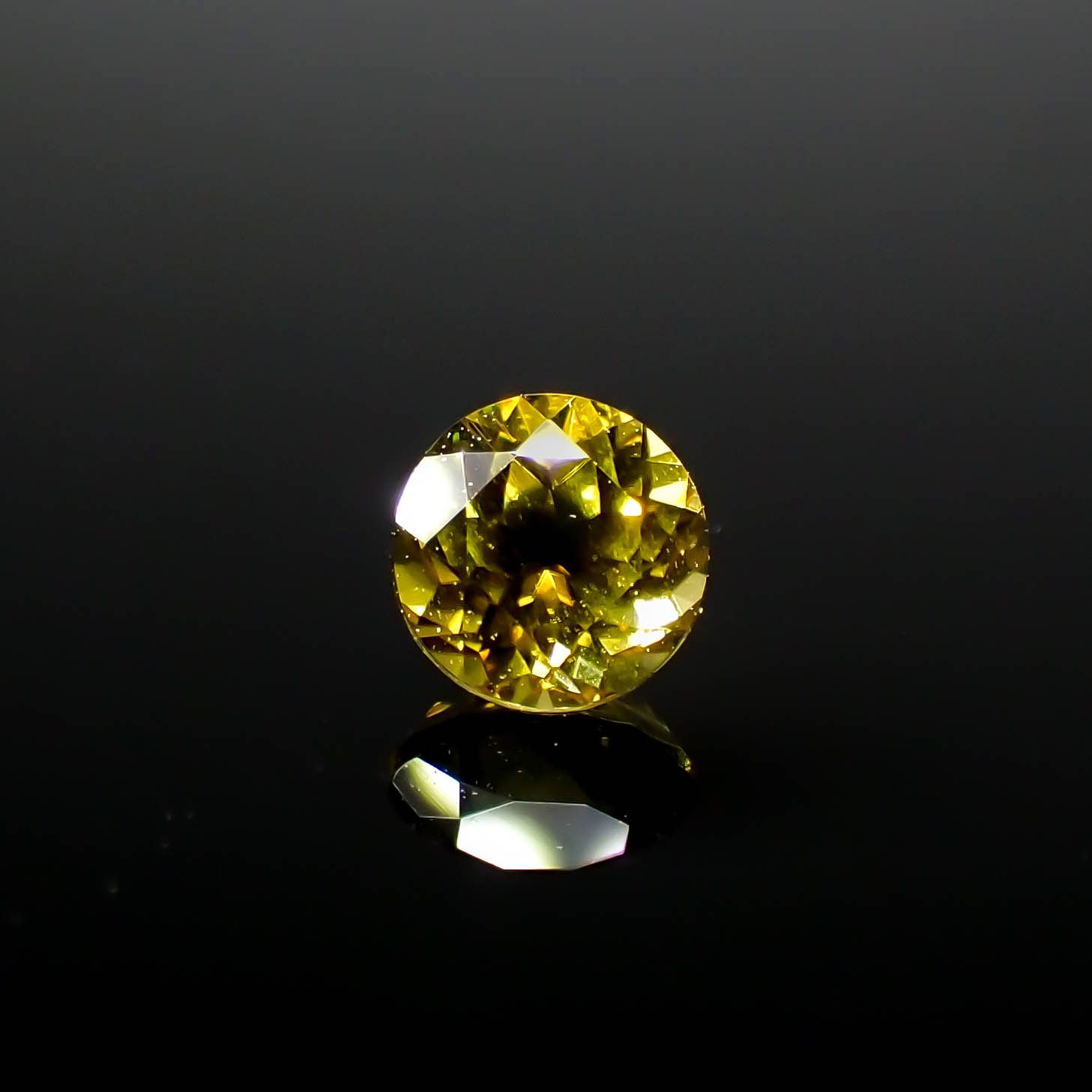 カナリートルマリン ザンビア・カナリー鉱山産 0.28ct[240527554]3.9x3.9mm前後