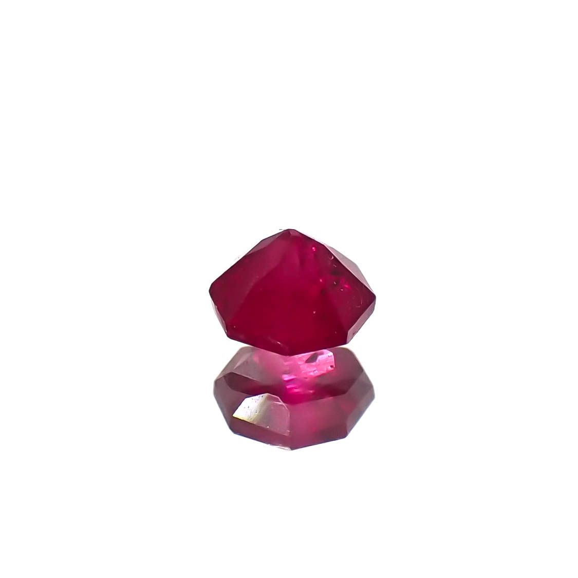 ◇オクタゴンカット◇ルビー(宝石名ルビー)モザンビーク/ミャンマー産 0.15ct 識別済[240326666]2.9x2.8mm前後
