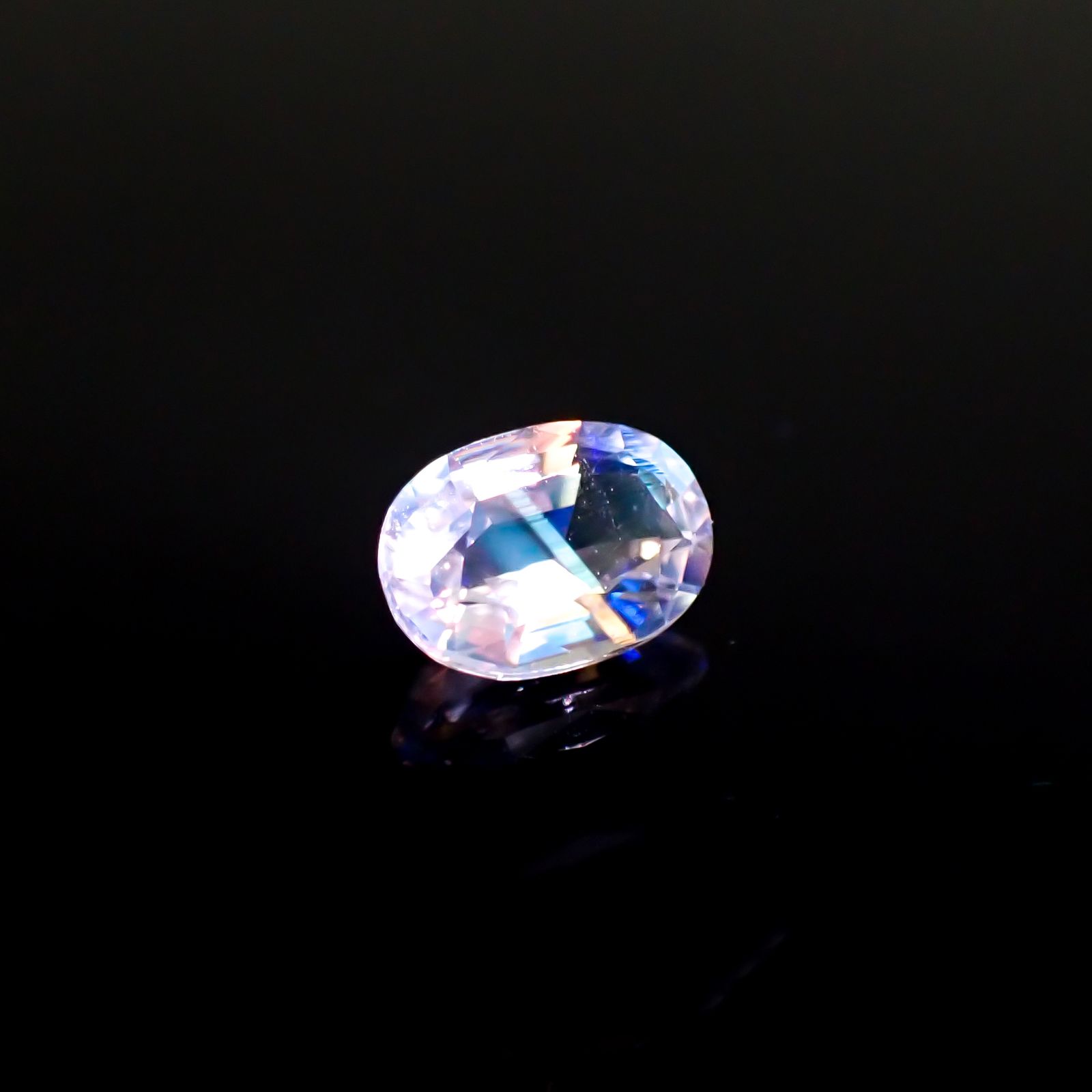 レインボームーンストーン マダガスカル産 0.92ct[240928970]7.5x5.3mm前後