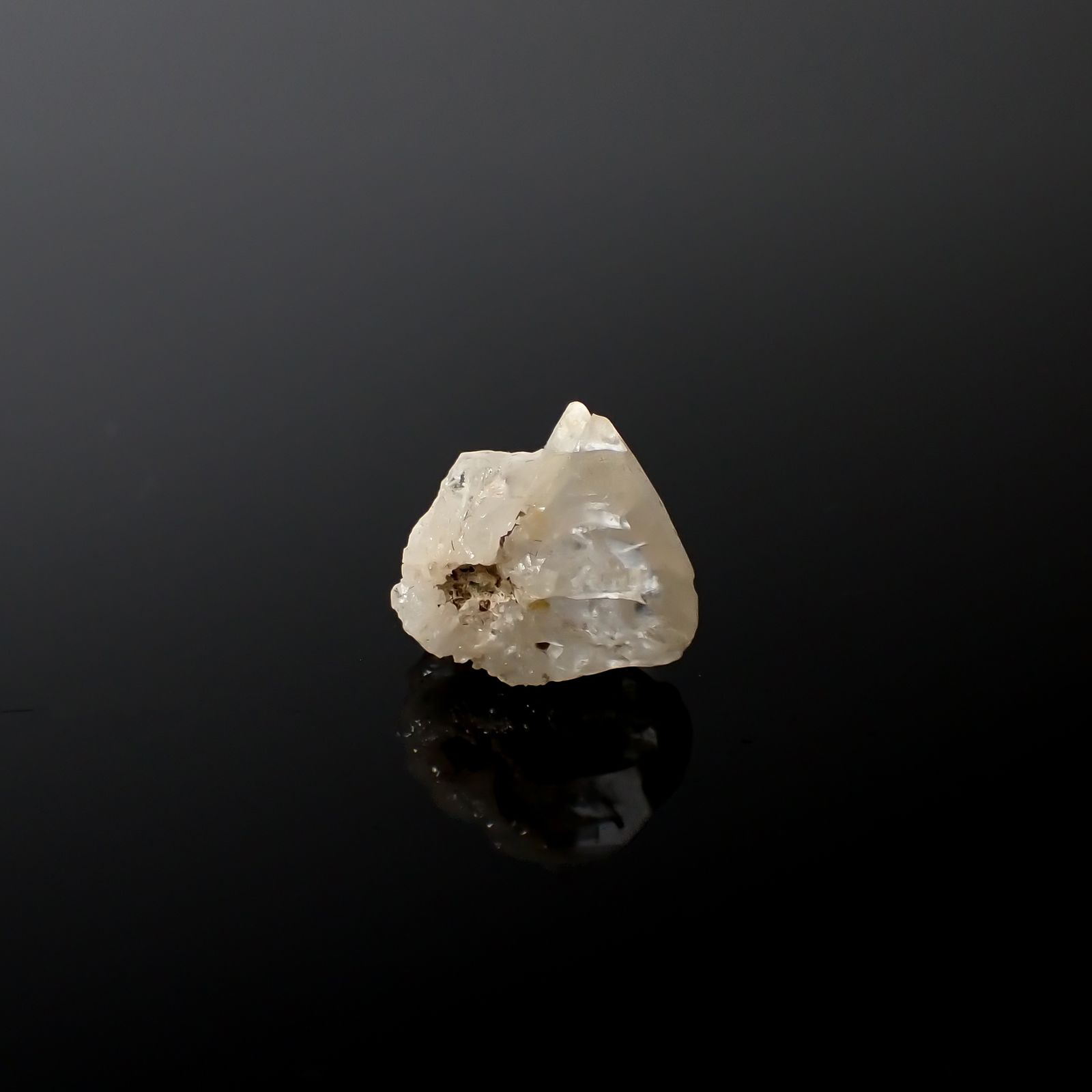 フェナカイト 原石 ウクライナ産 13.68ct[240326819]17.7x16mm前後
