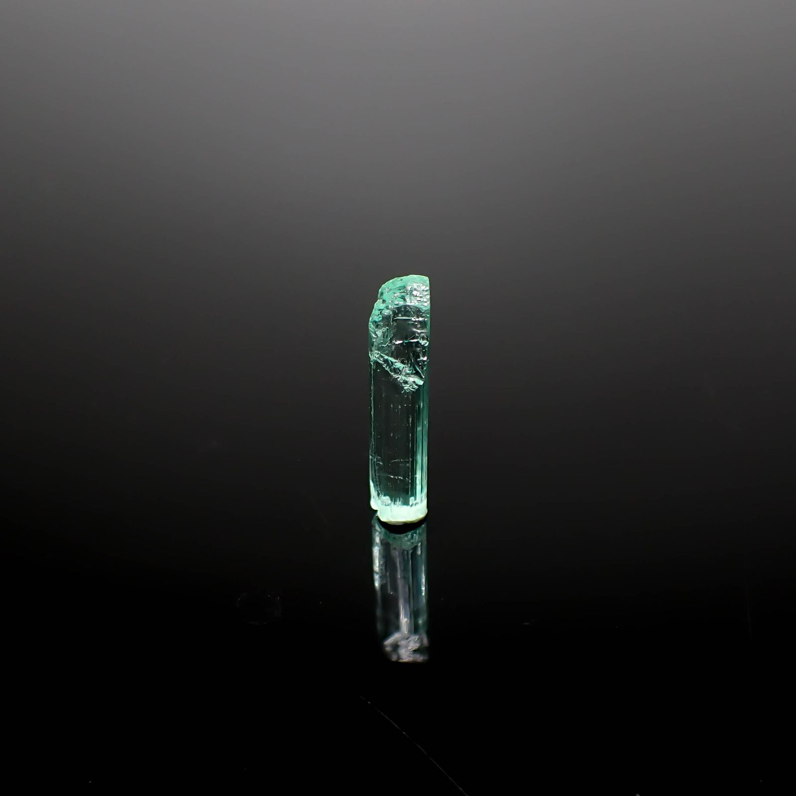 エメラルド柱状結晶 原石 コロンビア産 4.78ct[240427261]22.3x4