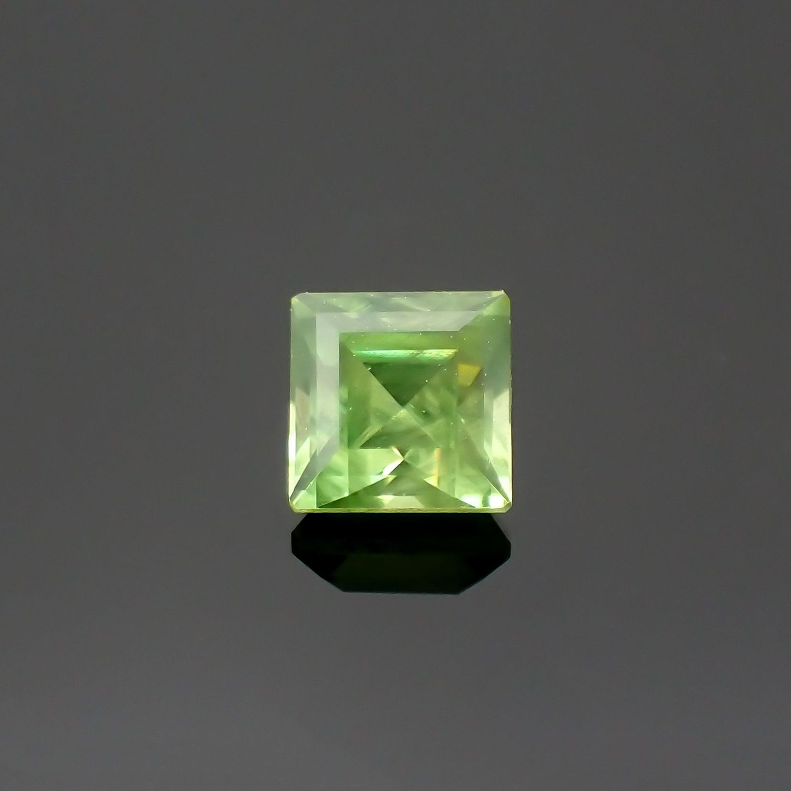 デマントイドガーネット ロシア産 0.23ct [220917681]3.1x3.1mm前後
