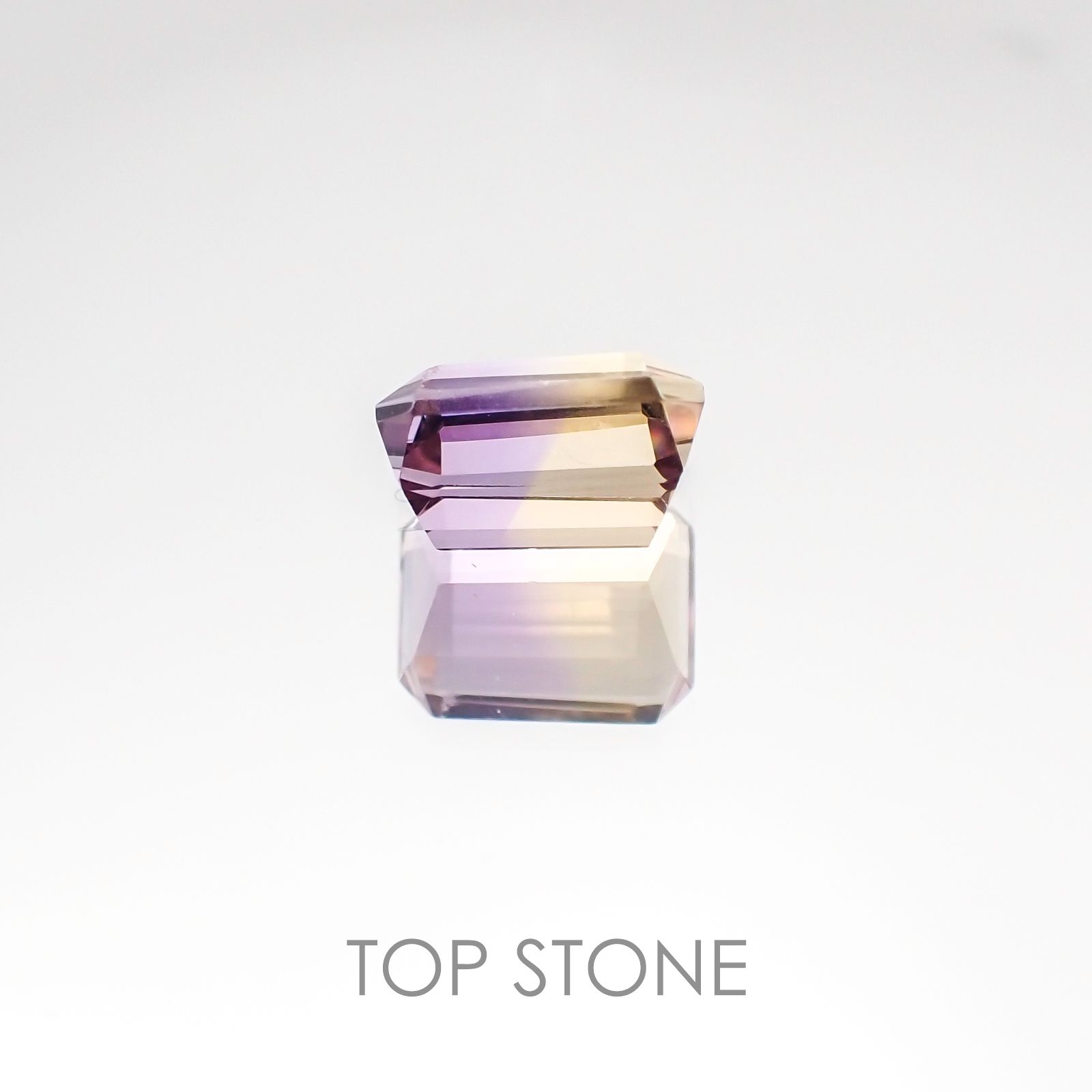 アメトリン(宝石名バイカラー・クォーツ/別名アメトリン) ボリビア産 2.32ct 識別済[20106901]8.8×6.9mm前後