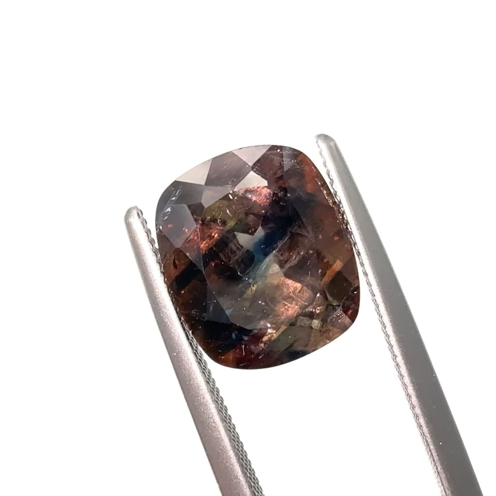 ブルーティントアキシナイト パキスタン産 3.82ct / 10.1x8.6mm前後