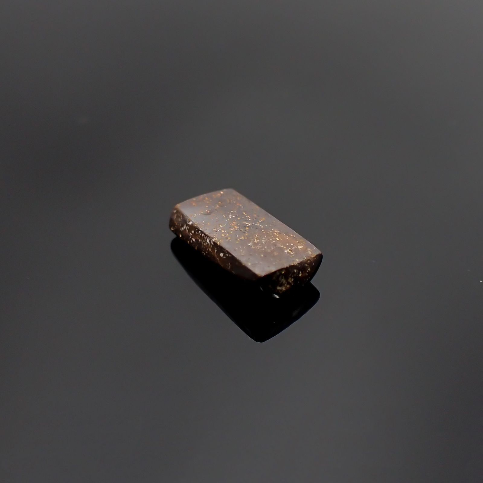 ボルダーオパール 原石磨き(宝石名ボルダー・オパール) オーストラリア産 2.449ct ソ付(彩珠)[210611311]11.6×6.2mm前後