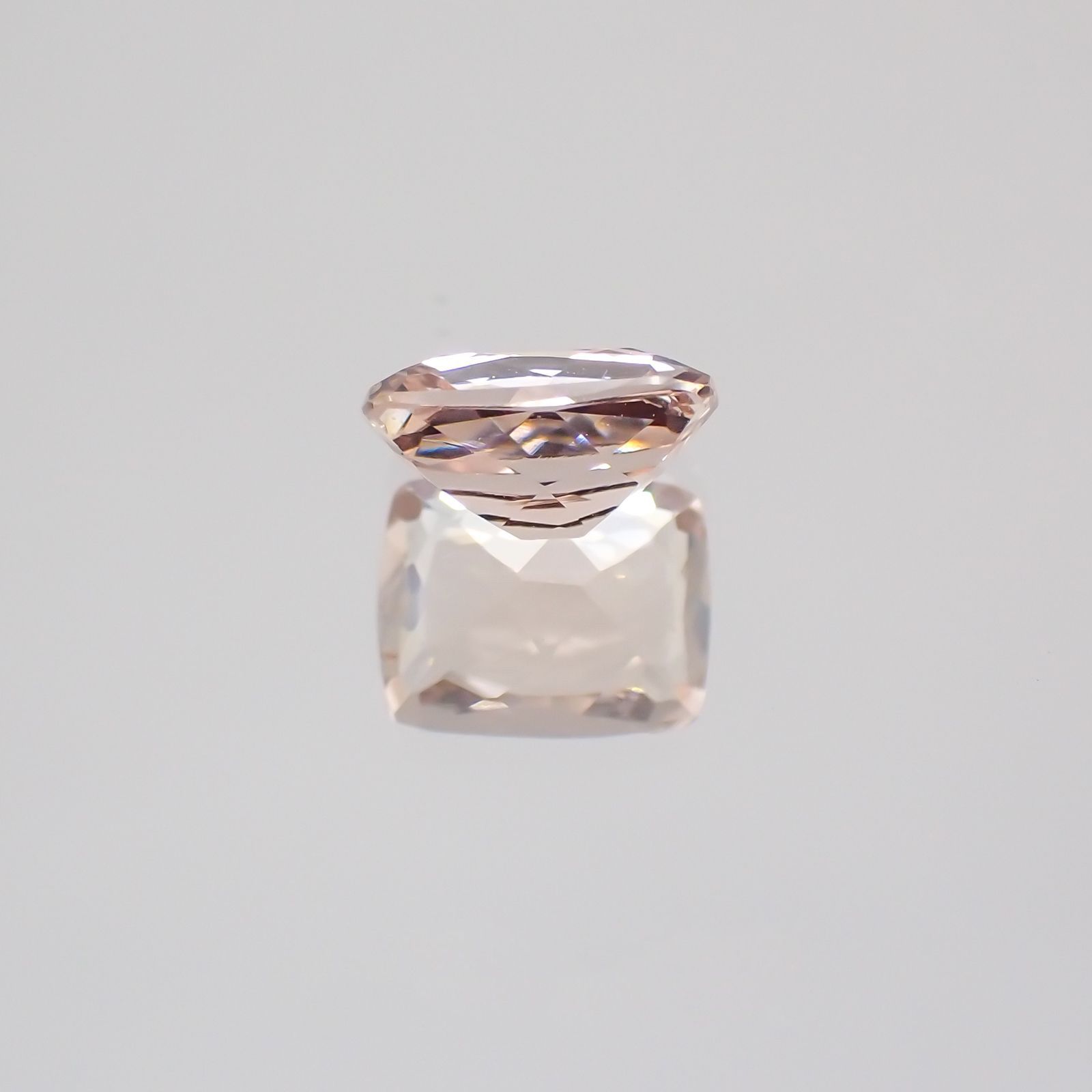 モルガナイト(宝石名モルガナイト) ナイジェリア産 1.29ct 識別済[21039104]7.7×6.1mm前後