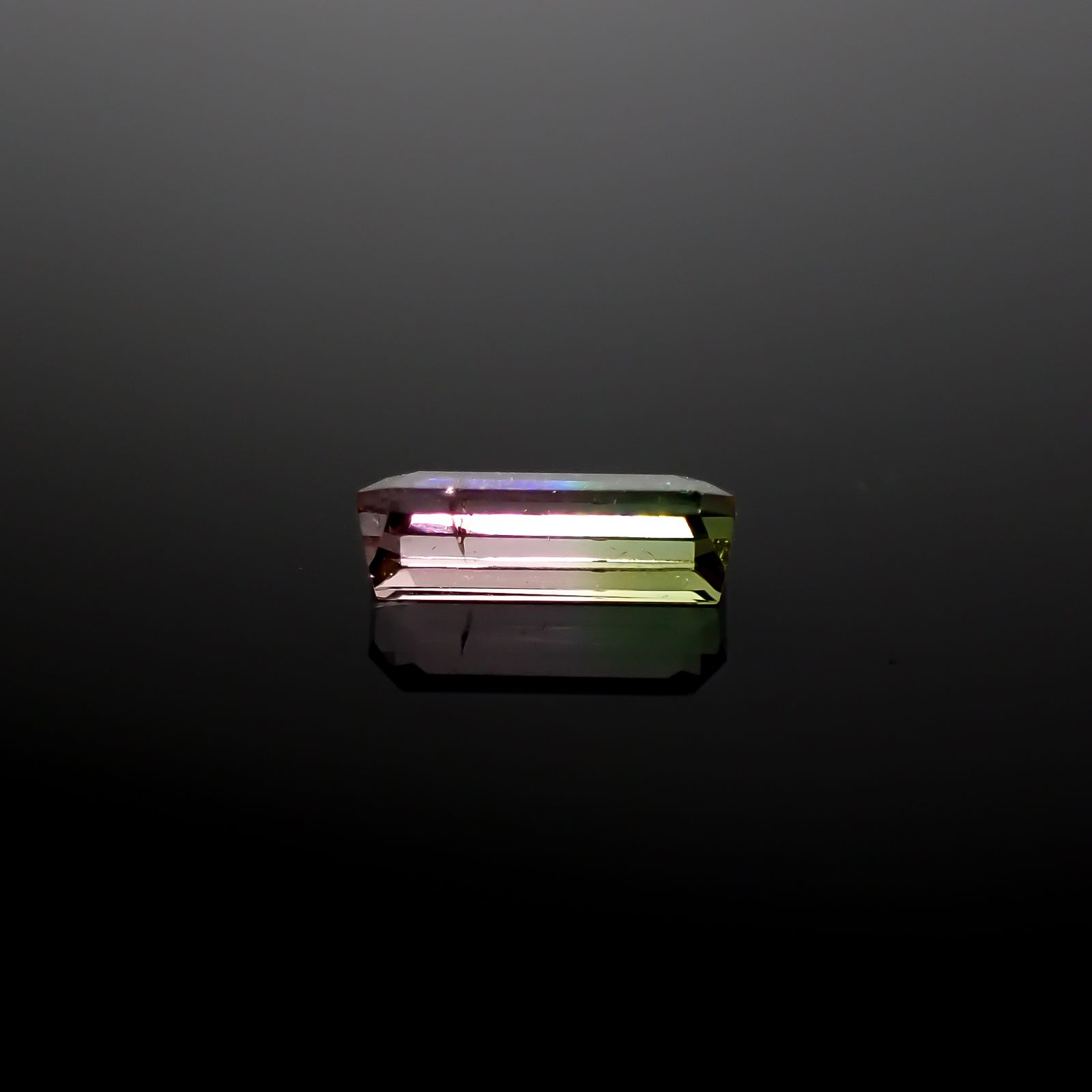 バイカラートルマリン アフガニスタン産 0.68ct [241029406]7.9x3.3mm前後