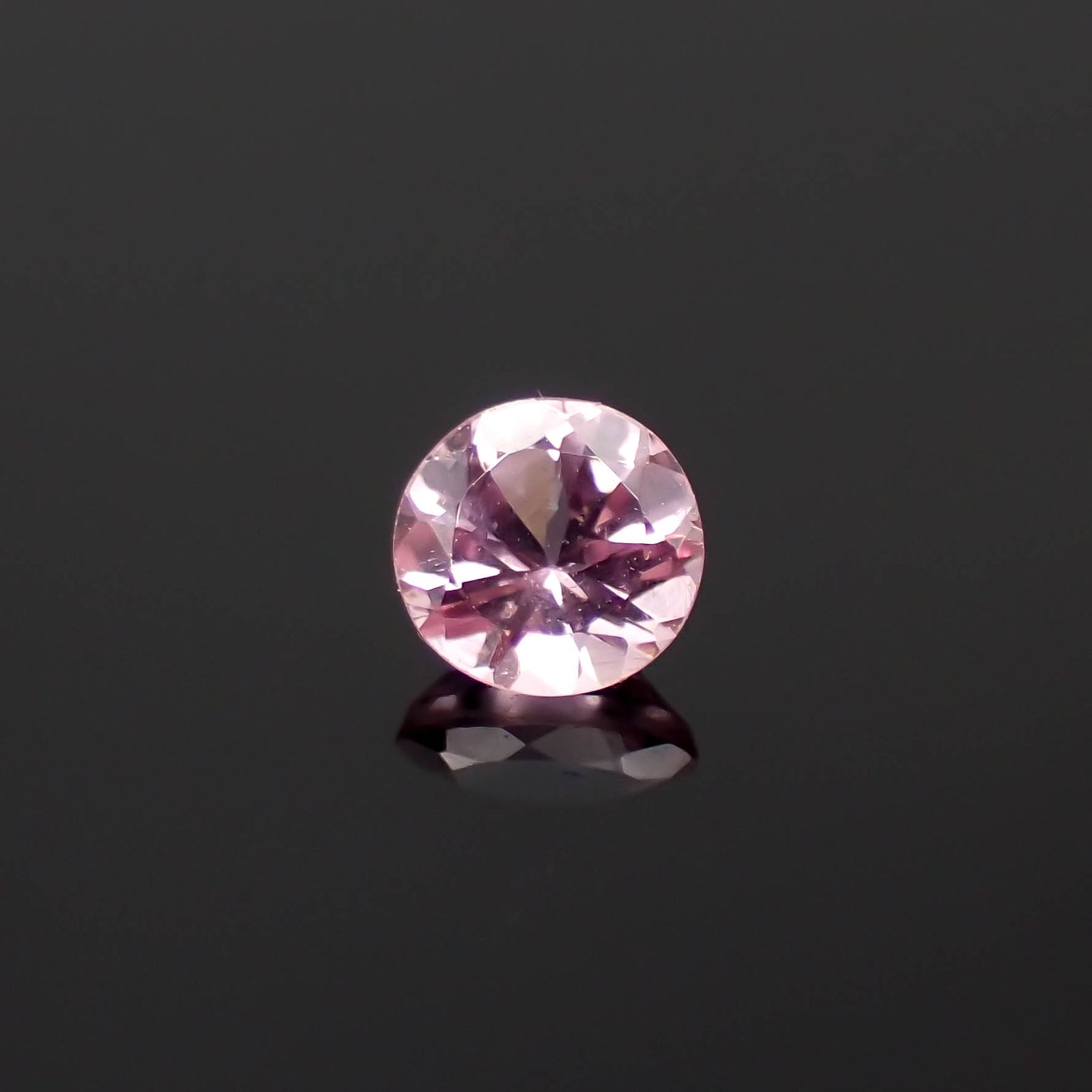 シルキーピンクスピネル タンザニア産 0.38ct[230421580]4.3x4.3mm前後