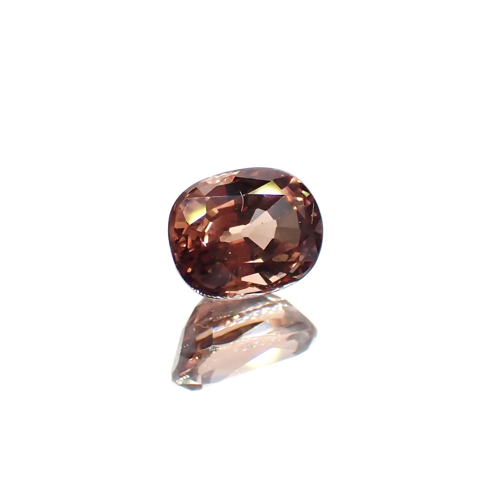 カラーシフトマラヤガーネット(宝石名ガーネット)タンザニア産 識別済 1.34ct / 6.8x5.3mm前後 [260415011]