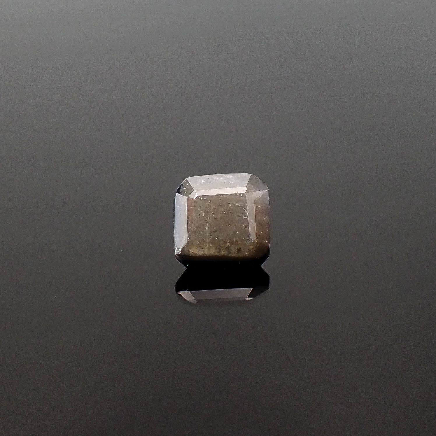 アナテース(宝石名アナテース)ノルウェー産 ソ付(日独) 0.437ct / 4.09x3.99mm前後 [260432069]