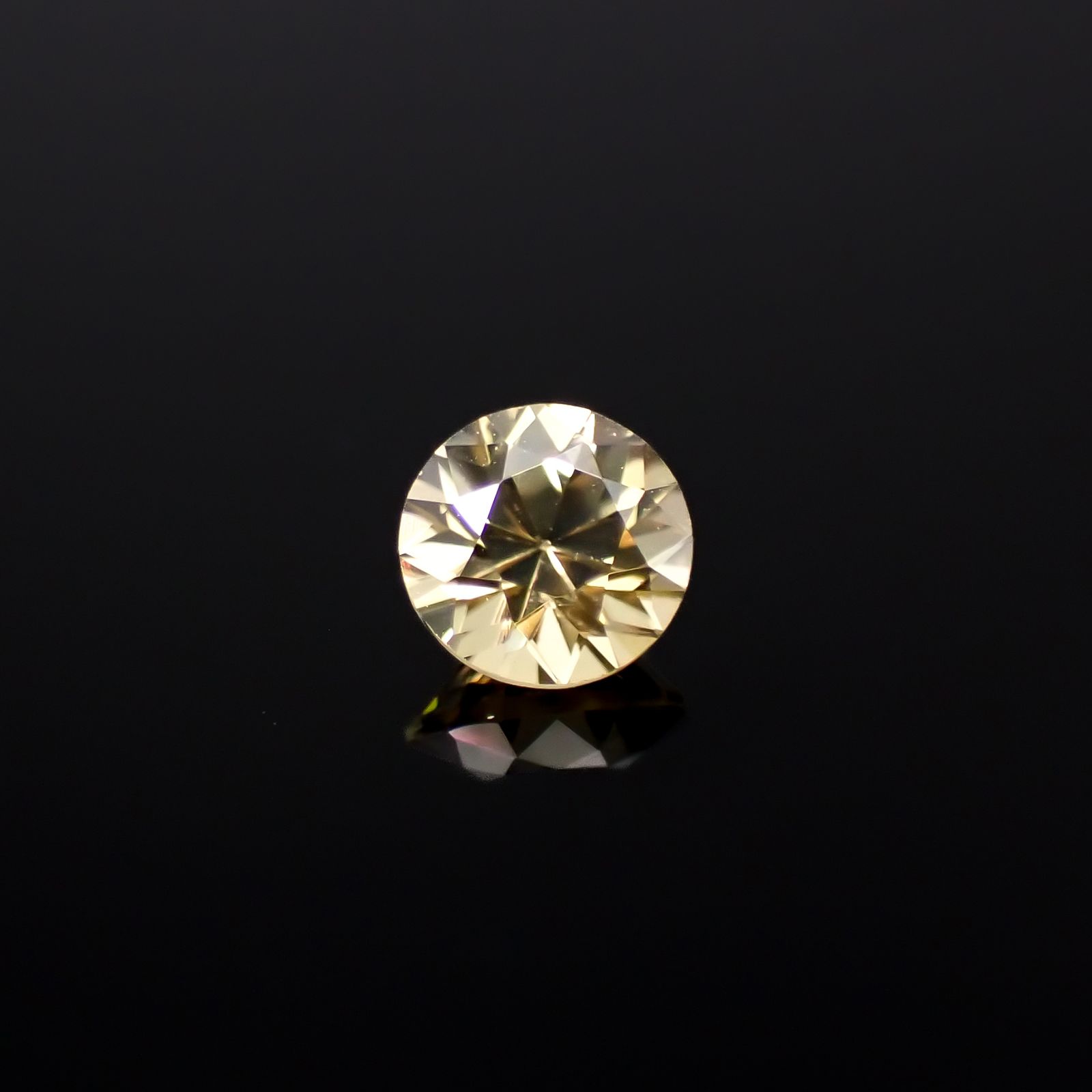 イエロージルコン(宝石名イエロー・ジルコン)スリランカ/カンボジア産 0.39ct 識別済[241129499]4x4mm前後
