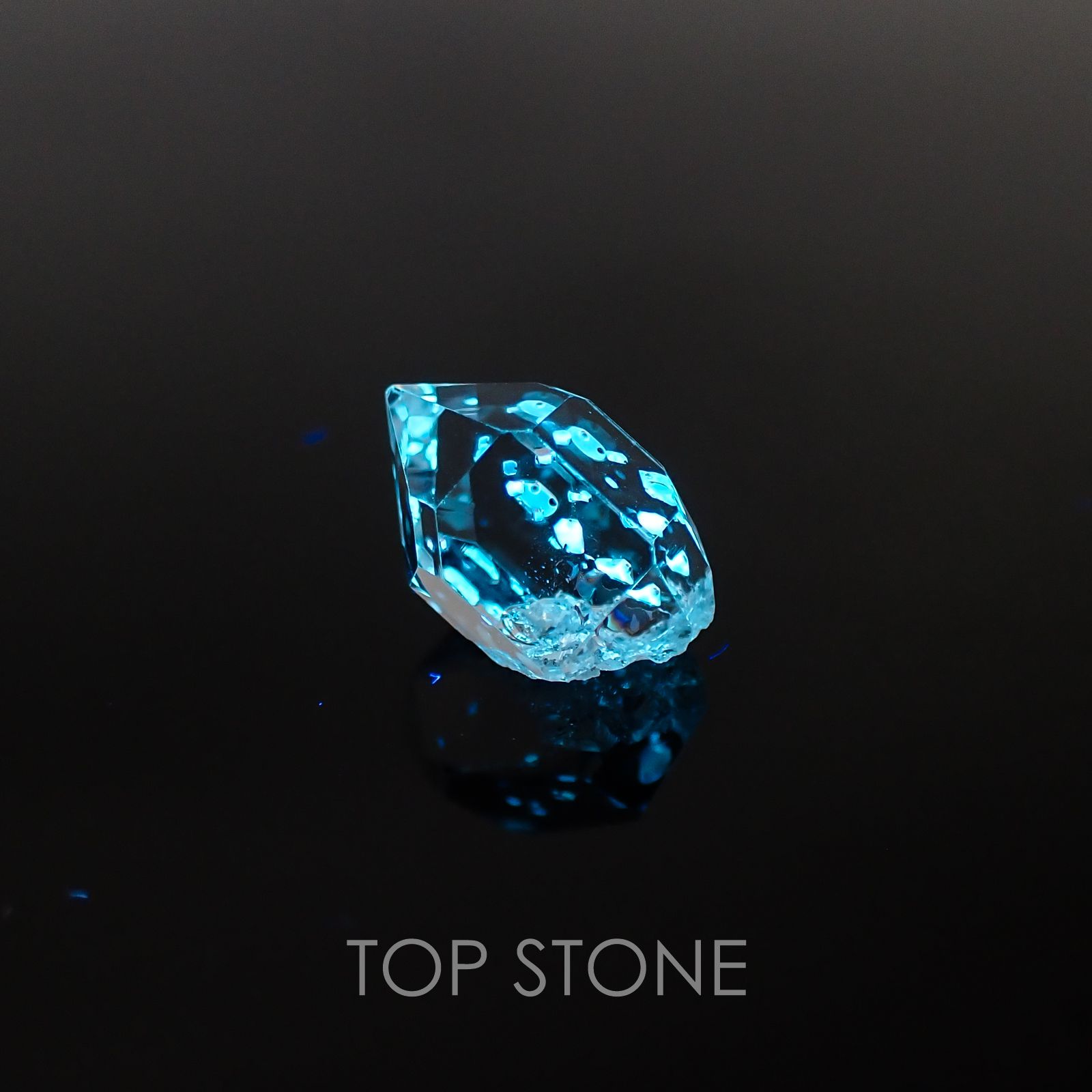 オイルインクォーツ パキスタン産 原石・結晶 4.07ct[20117540]12.2×8mm前後
