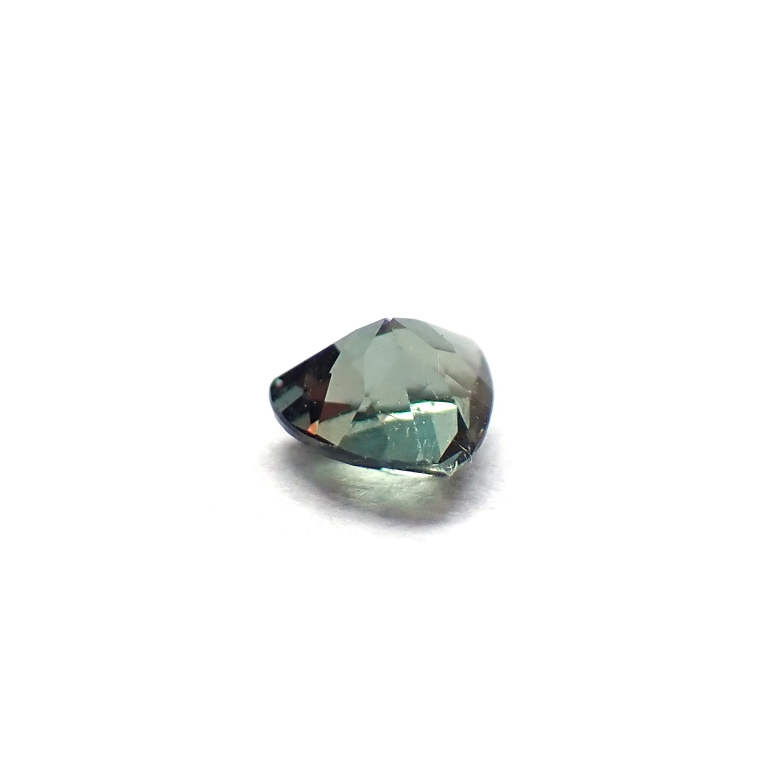 ベキリーブルーガーネット（カラーチェンジガーネット アレキタイプ） マダガスカル・ベキリー産 0.13ct / 3x3mm前後 [260732459]