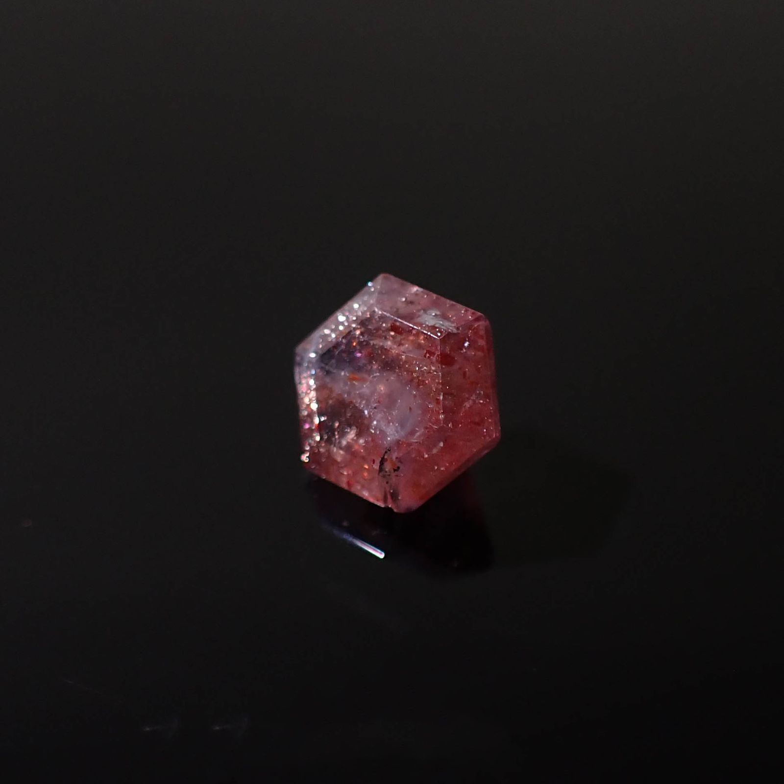 ◇ヘキサゴンカット◇ブラッドショットアイオライト インド産 0.91ct[230320940]6x5.9mm前後