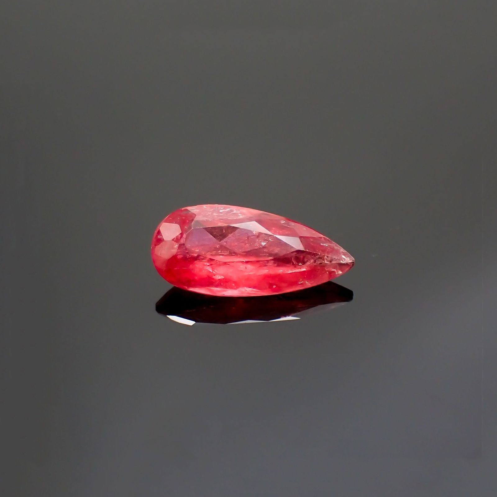 ロードナイト(宝石名ロードナイト)ブラジル産 識別済 1.38ct / 11.2x5.4mm前後 [220114019]