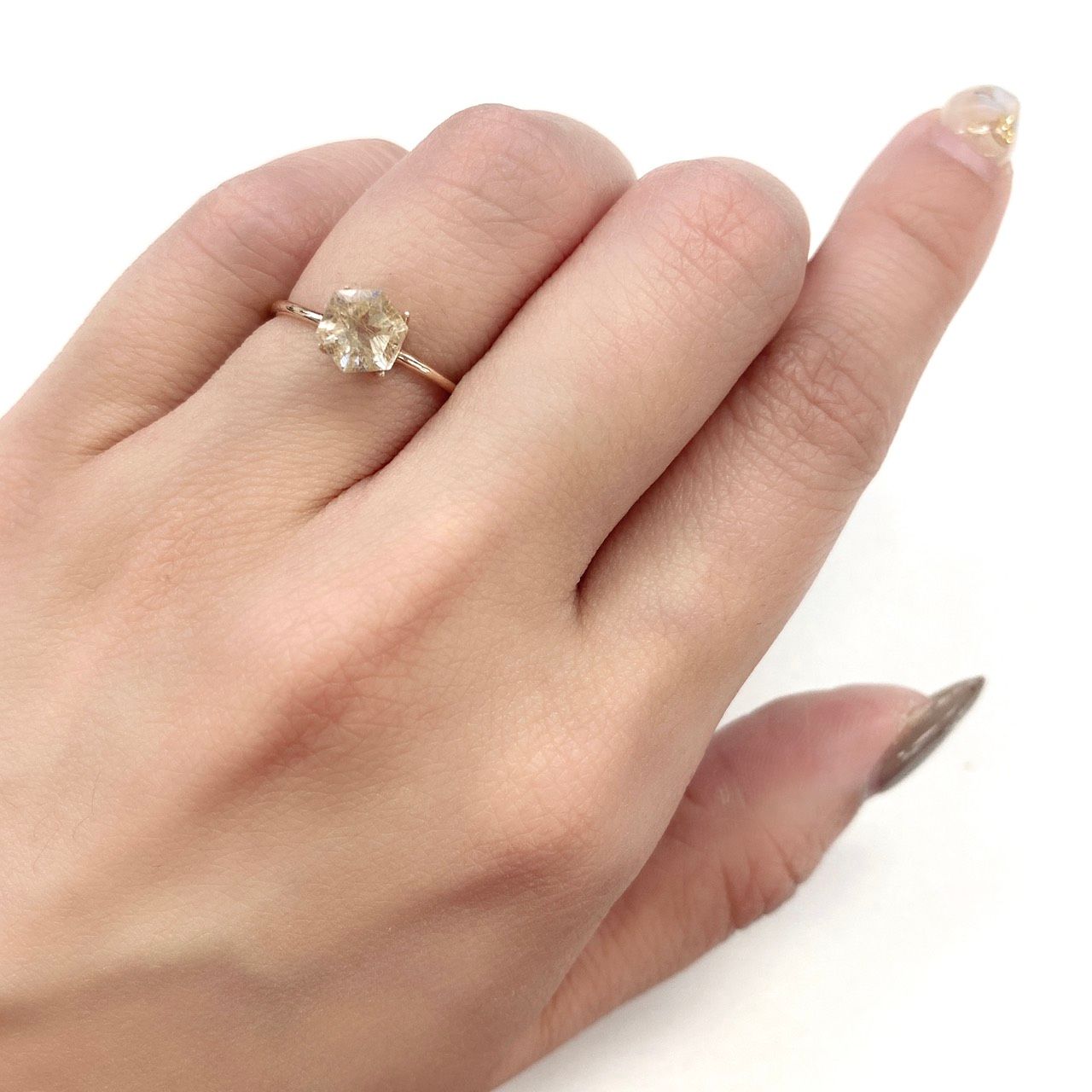 ◇ヘキサゴンカット◇ルチルクォーツSA(宝石名ルチルレイテッド・クォーツ) ブラジル産 0.93ct 識別済[210511014]6×6mm前後