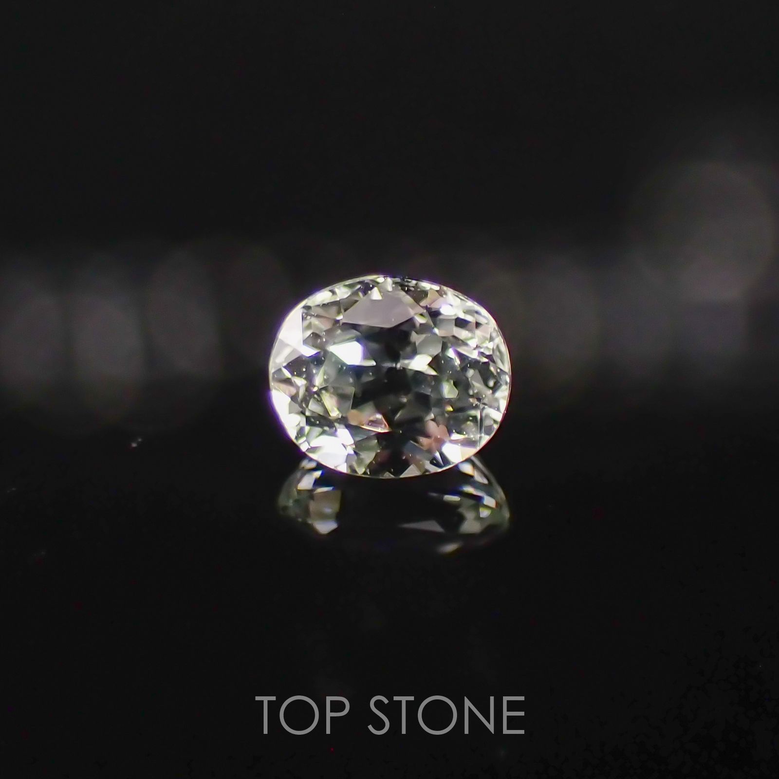 リューコガーネット(宝石名ホワイト グロッシュラー・ガーネット) ビルマ産 0.24ct 識別済[210510769]3.8×3.2mm前後