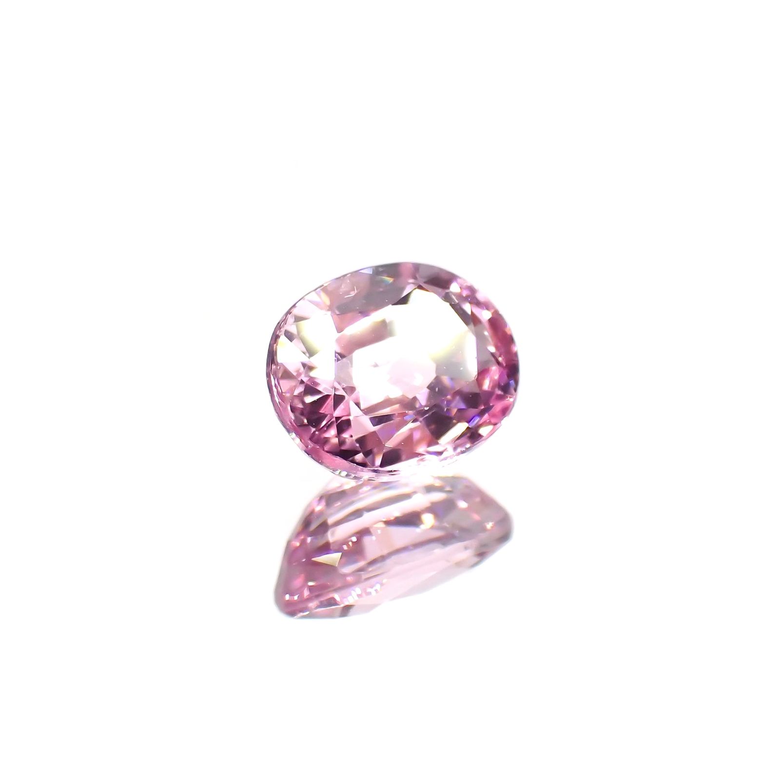 ピンクスピネル(宝石名ピンク・スピネル)タンザニア産 ソ付(彩珠) 1.072ct / 6.7x5.4mm前後 [260217265]