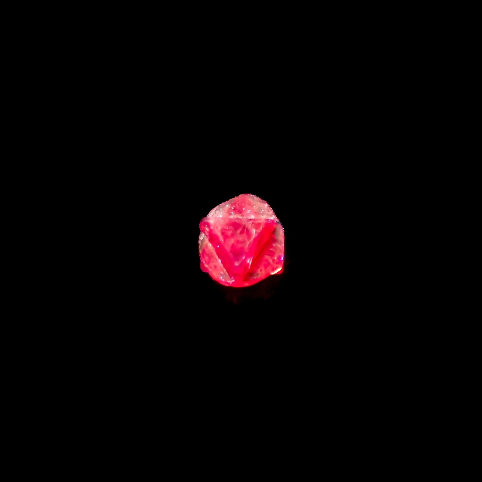 ツインクリスタルスピネル(スピネル式双晶) 原石 ビルマ産 0.12ct[240628432]3.2x2.9mm前後