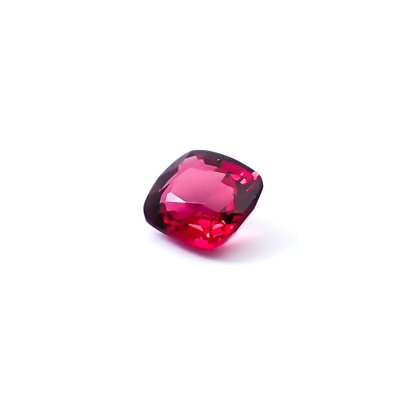 ジェダイスピネル(宝石名スピネル/別名ジェダイスピネル)ビルマ産 GUILD鑑付 0.54ct / 5.02x4.48mm前後 [260732536]