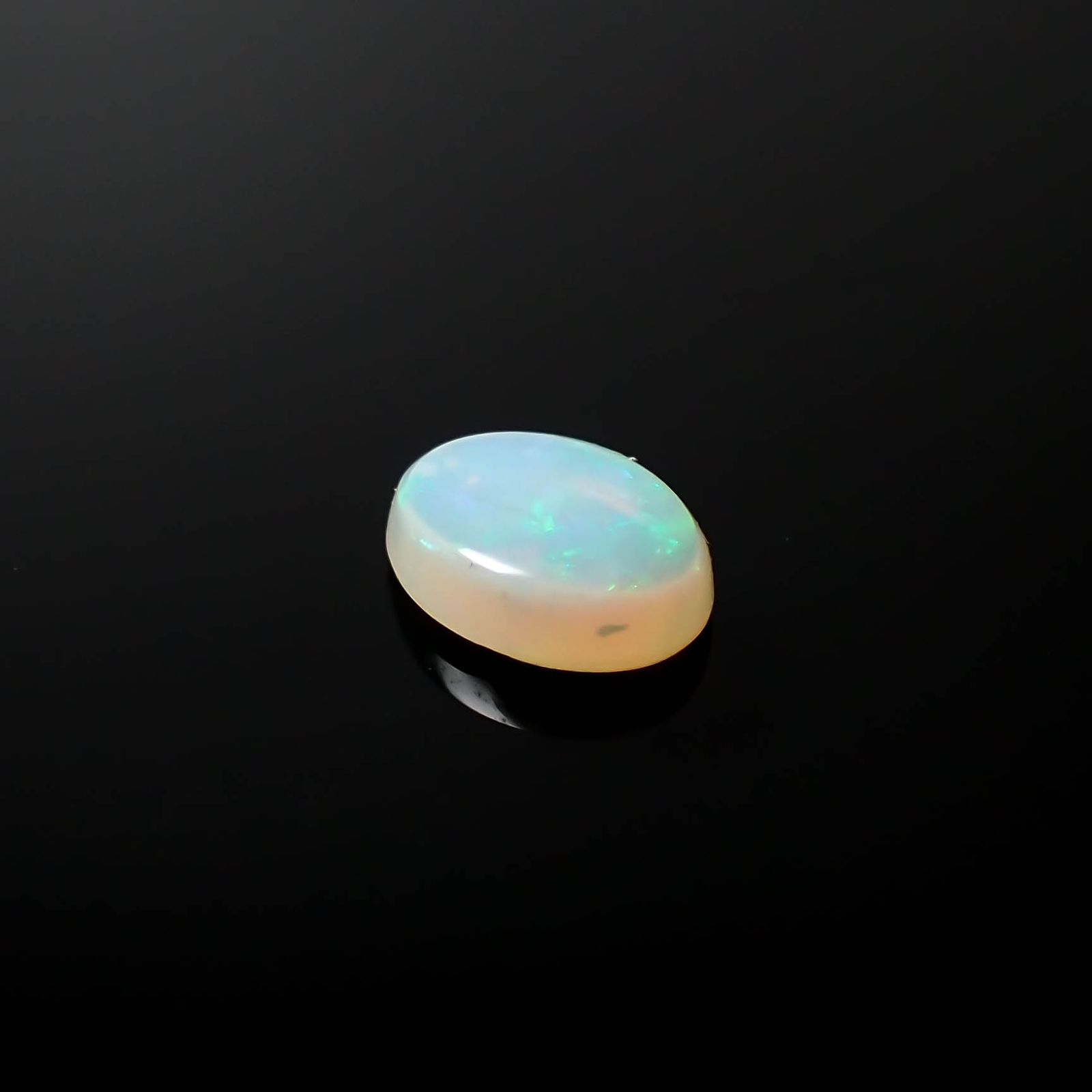 オパール オーストラリア産 0.85ct[240125294]8.1x6.2mm前後