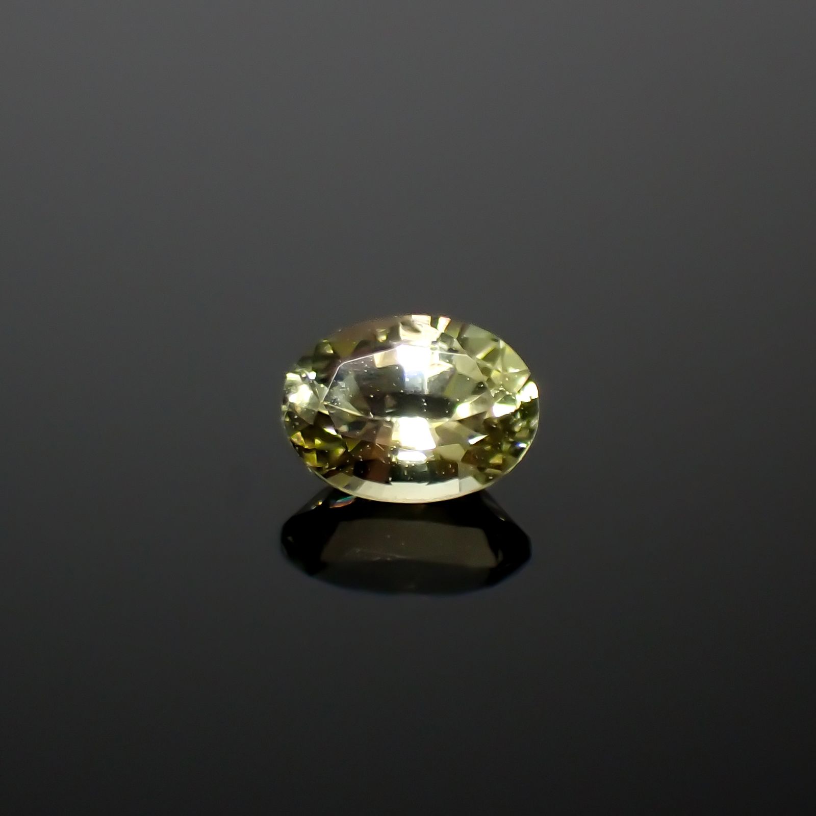 バナジウムクリソベリル(宝石名クリソベリル)マダガスカル産 0.354ct ソ付(日独)[240527632]4.84x3.6mm前後