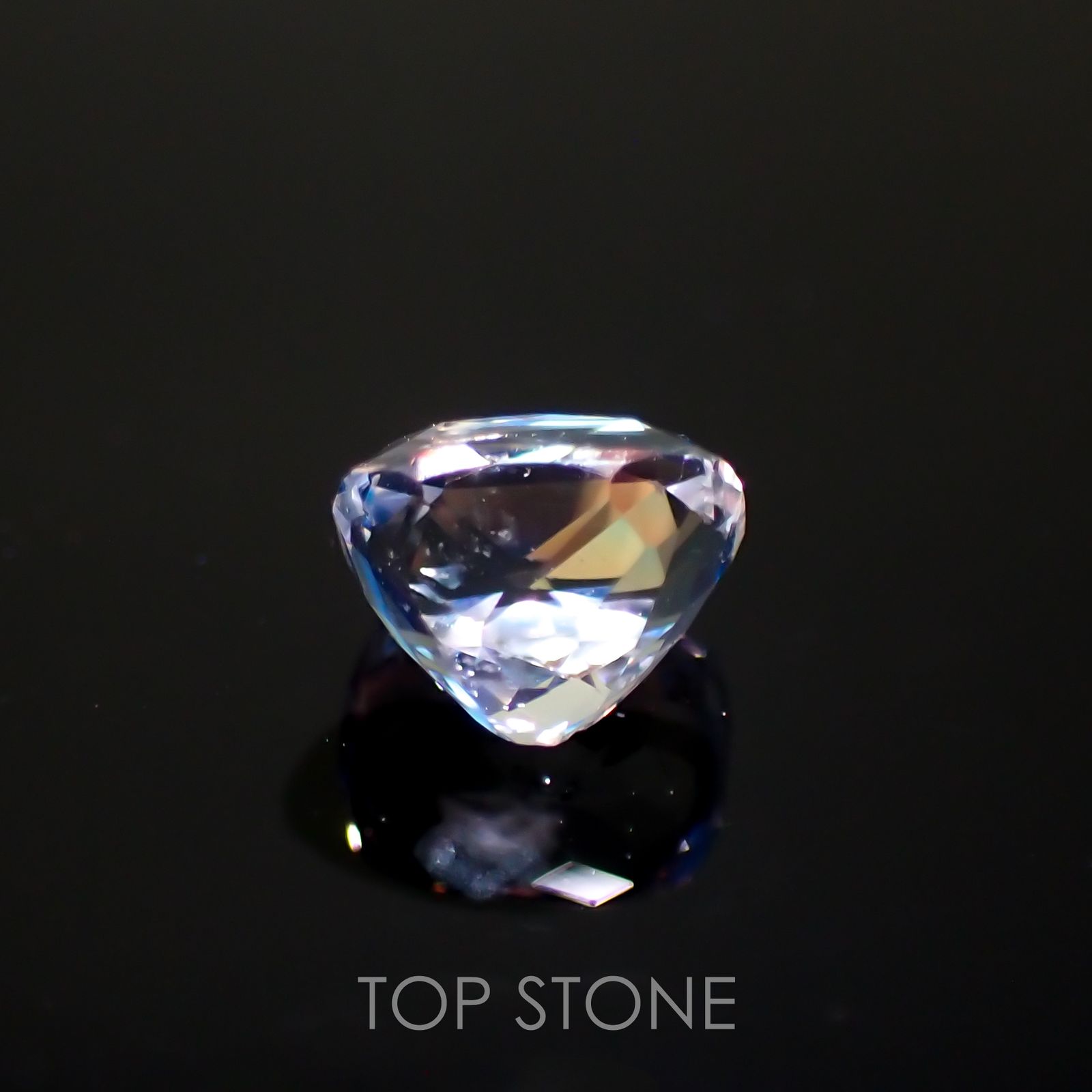 レインボームーンストーン(宝石名ラブラドライト)マダガスカル産 0.64ct 識別済[211113740]5.6x4.2mm前後