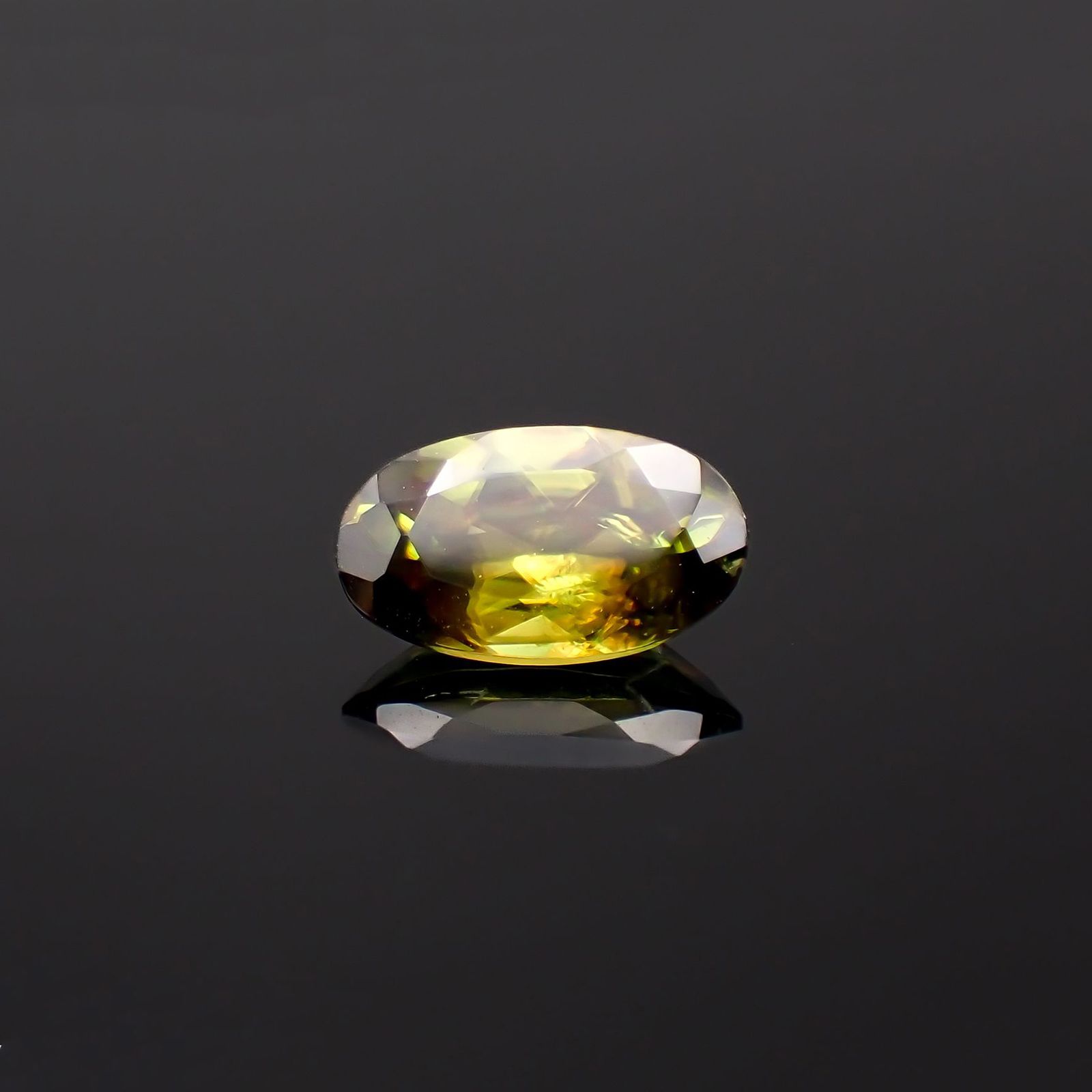 カラーチェンジスフェーン(宝石名スフェーン)パキスタン産 0.65ct 識別済[230722824]7.1x4.1mm前後