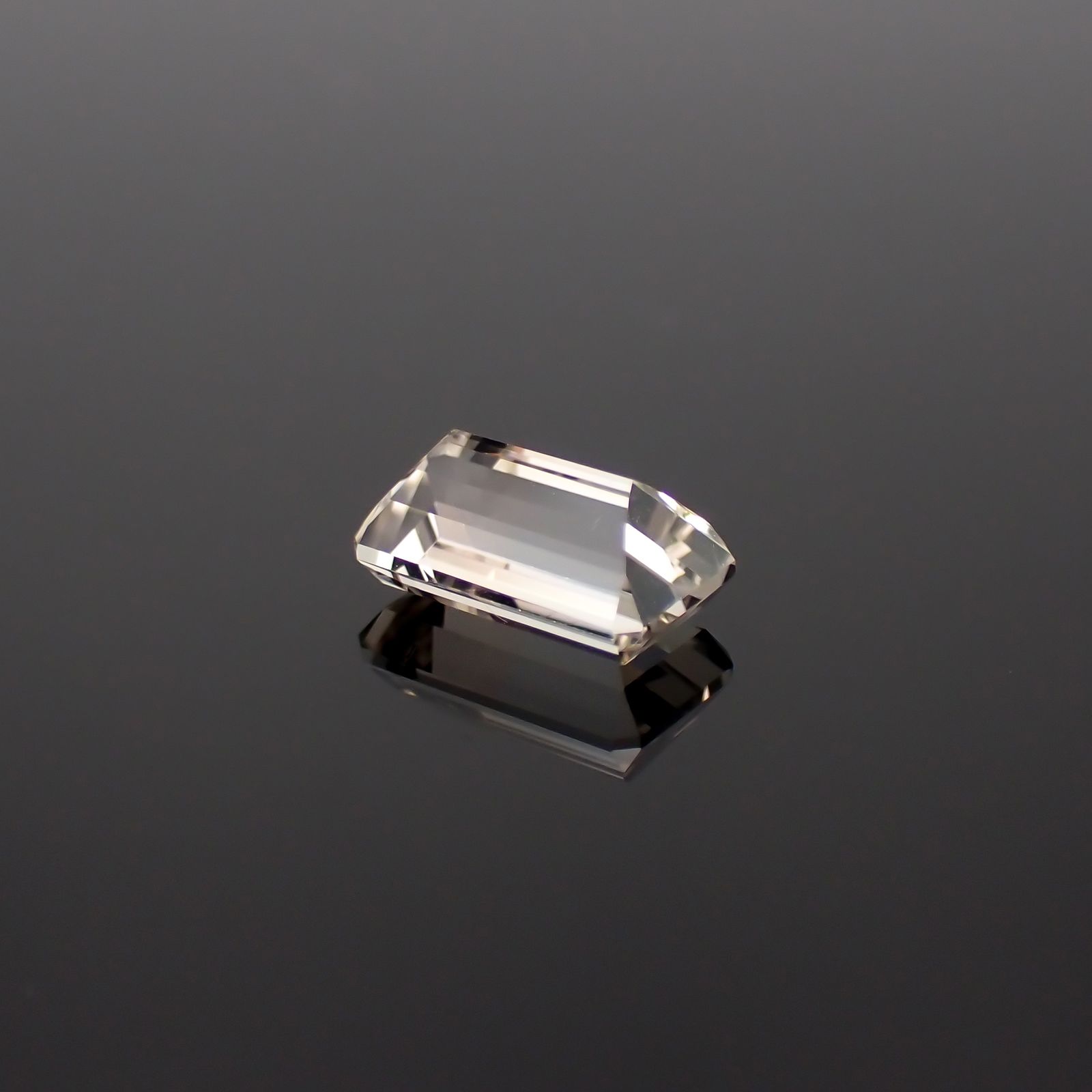 バイカラートパーズ ウクライナ産 2.56ct[231224892]9.4x5.4mm前後
