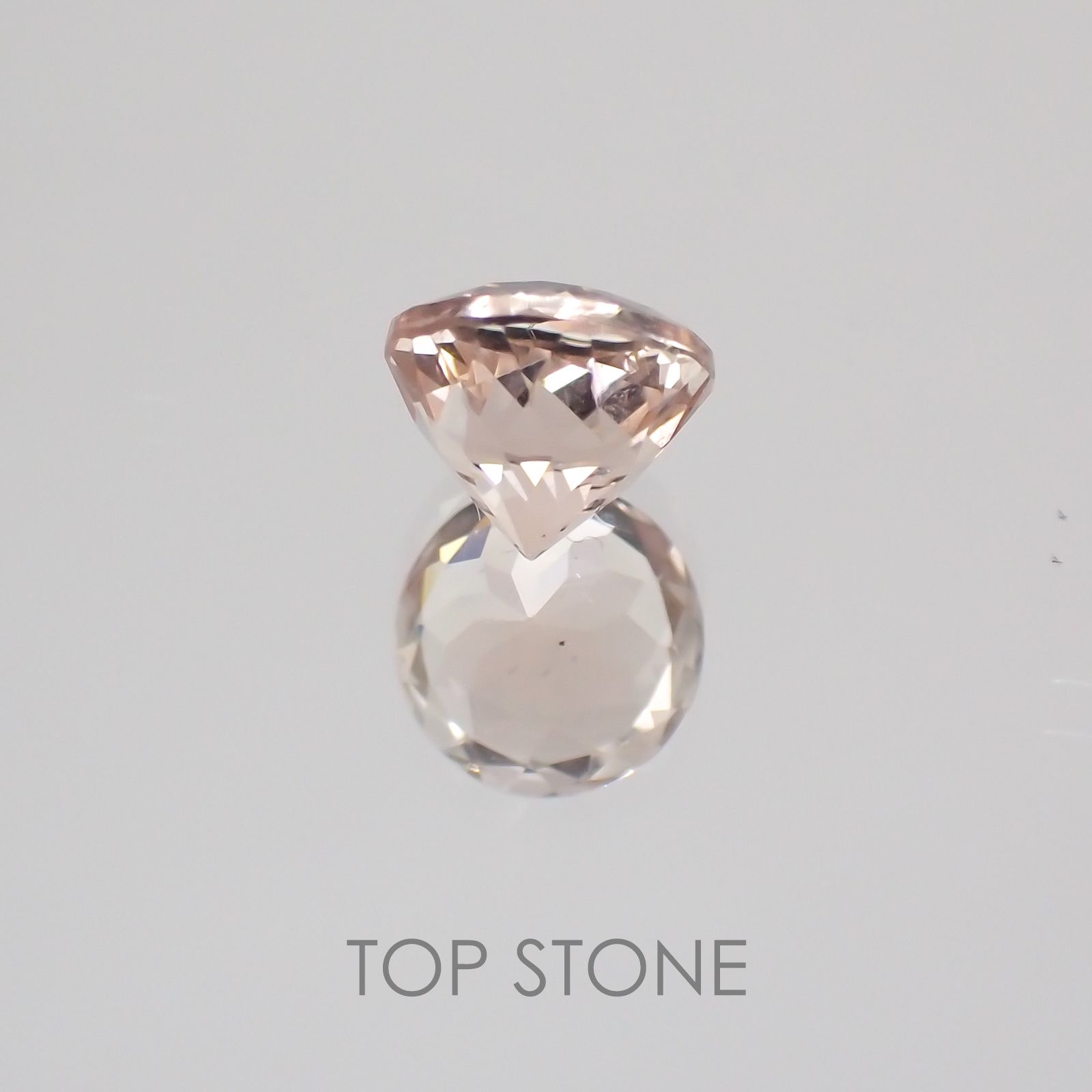 モルガナイト ナイジェリア産 ルース 0.83ct[20129092]5.7×5.7mm前後