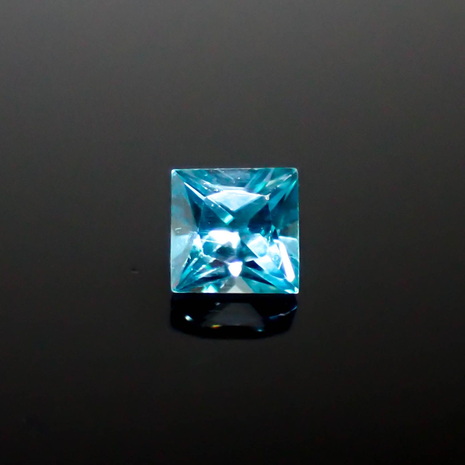 ◇プリンセスカット◇ブルージルコン カンボジア産 0.52ct [241229631]4x3.9mm前後