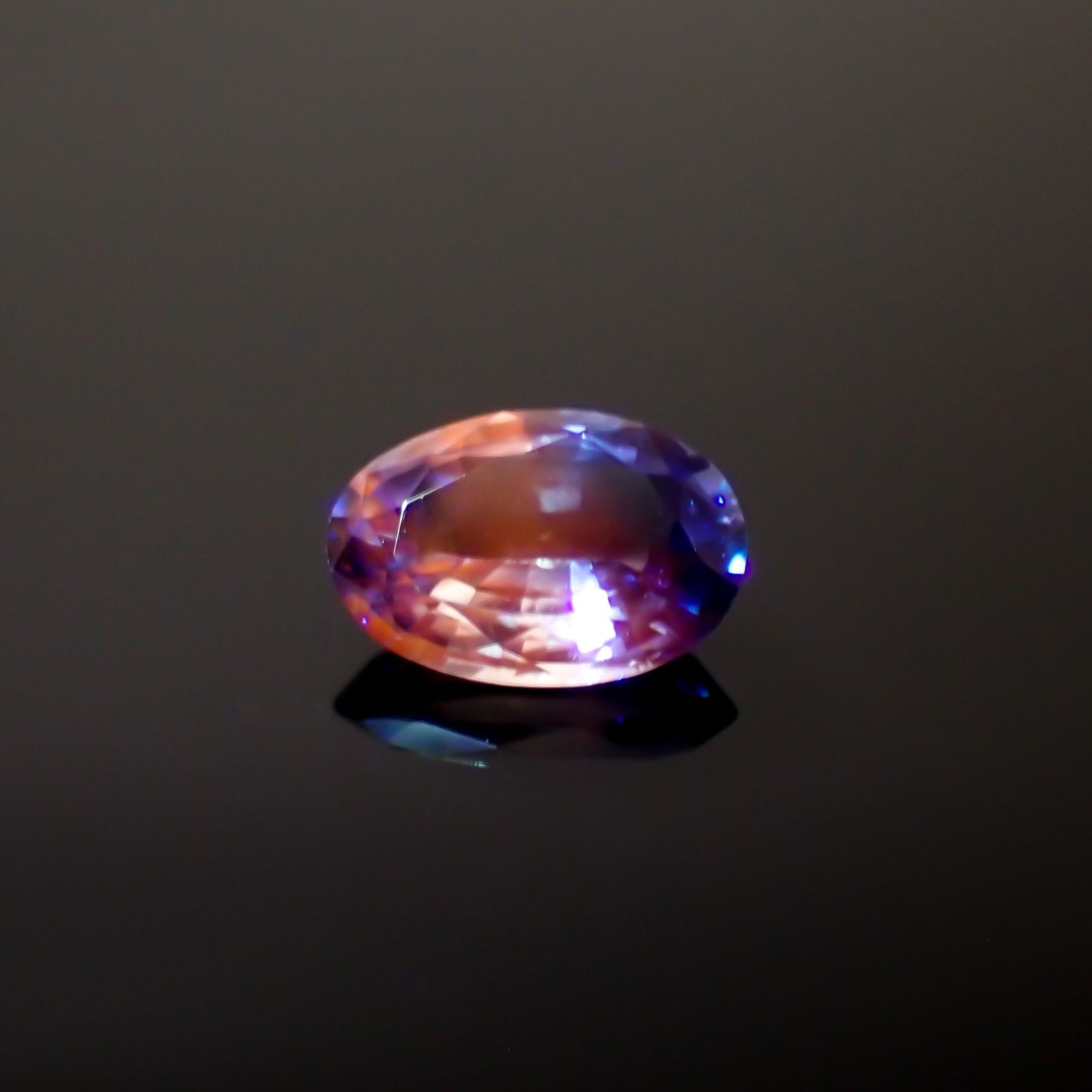 バイカラーサファイア スリランカ産 0.49ct[230823020]5.9x4mm前後
