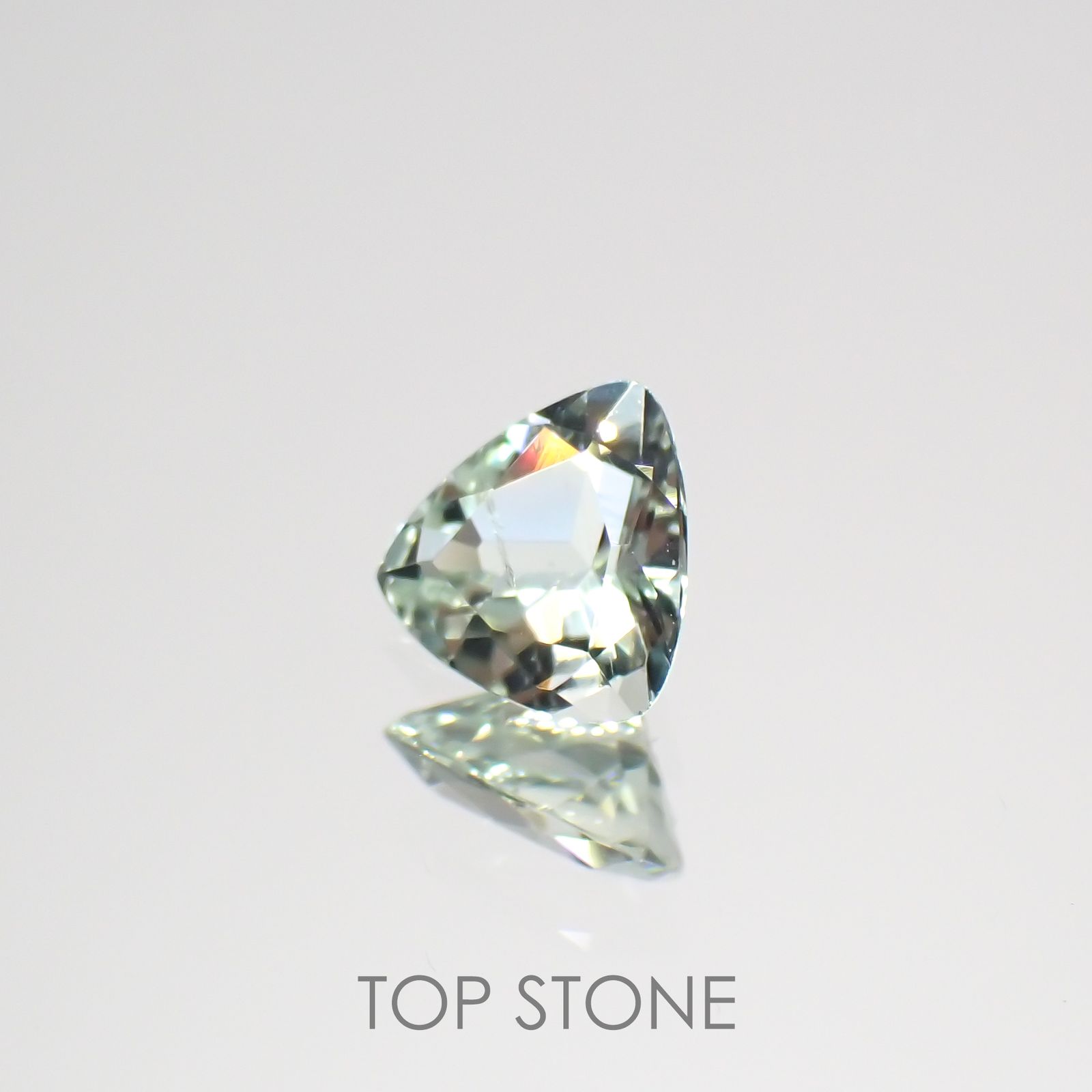 モンテブラサイト(宝石名モンテブラサイト)マダガスカル産 0.34ct 識別済[220115205]4.9x5mm前後