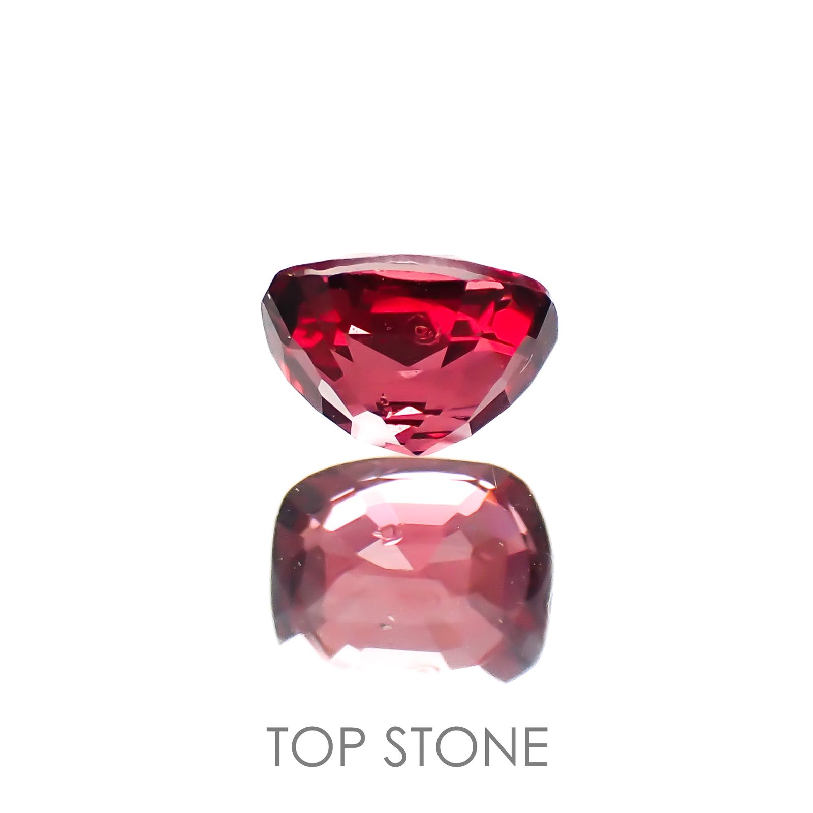 レッドスピネル(宝石名スピネル)ビルマ/マダガスカル産 0.61ct 識別済[220817542]5.1x4.2mm前後