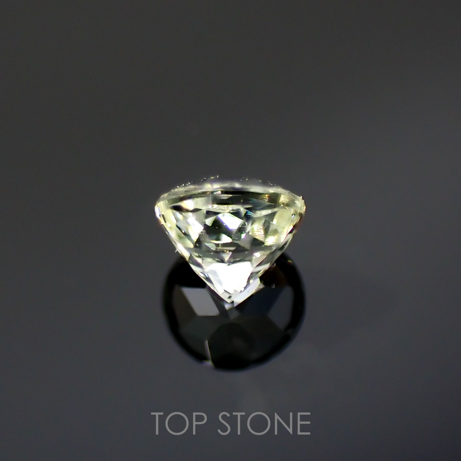 リューコガーネット(宝石名ホワイト グロッシュラー・ガーネット)ビルマ産 0.20ct 識別済[220115438]3.2x3.2mm前後