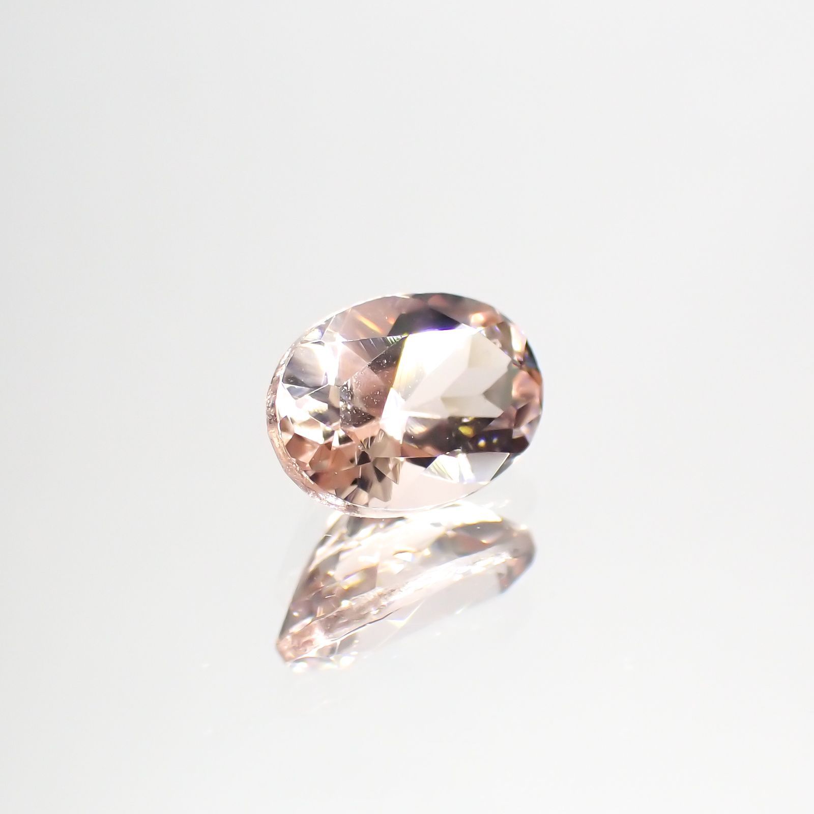 モルガナイト(宝石名モルガナイト)ナイジェリア産 0.80ct 識別済[220114002]7.1x5.3mm前後