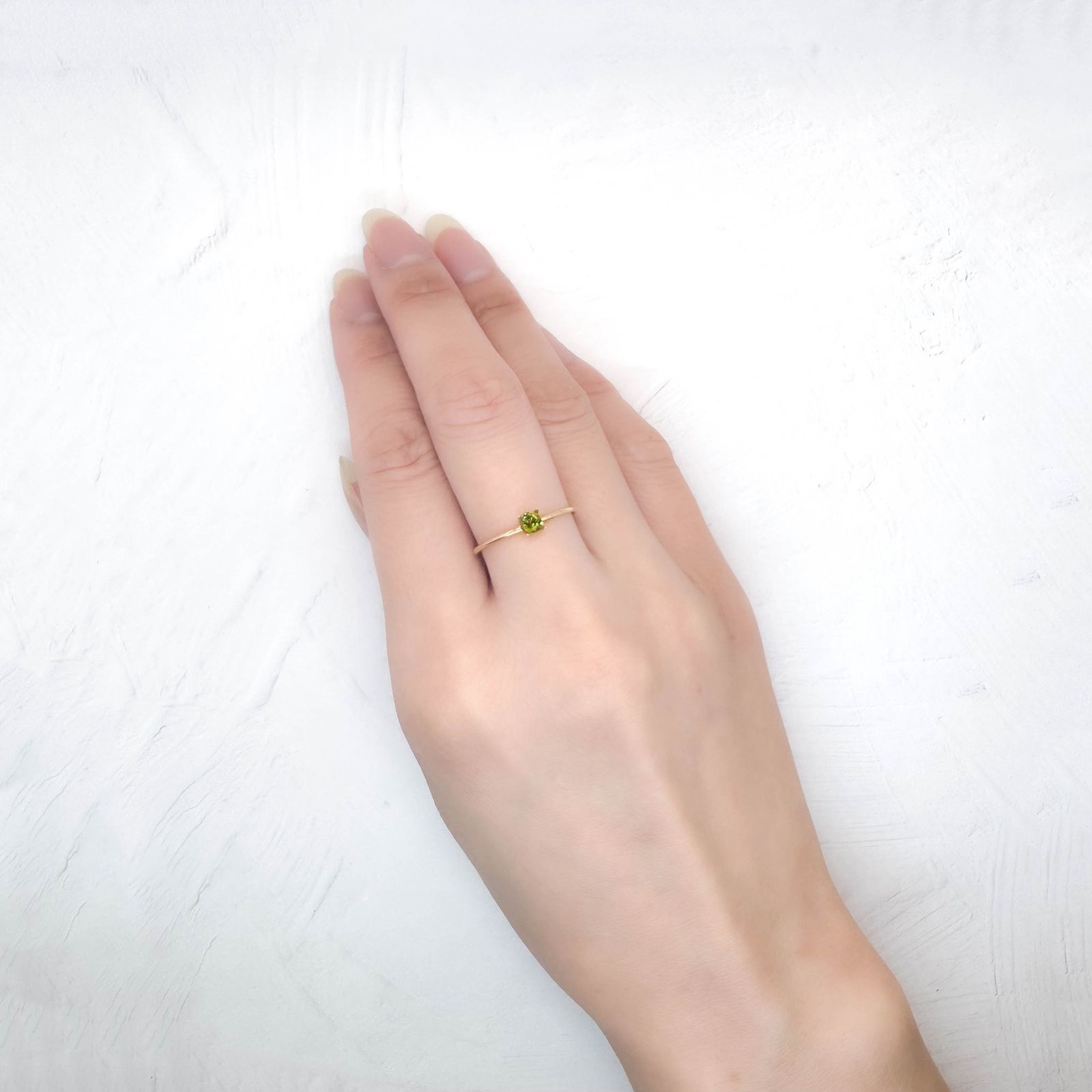 カラーチェンジスフェーン パキスタン産 0.19ct / 3.5x3.5mm前後 [250931063]