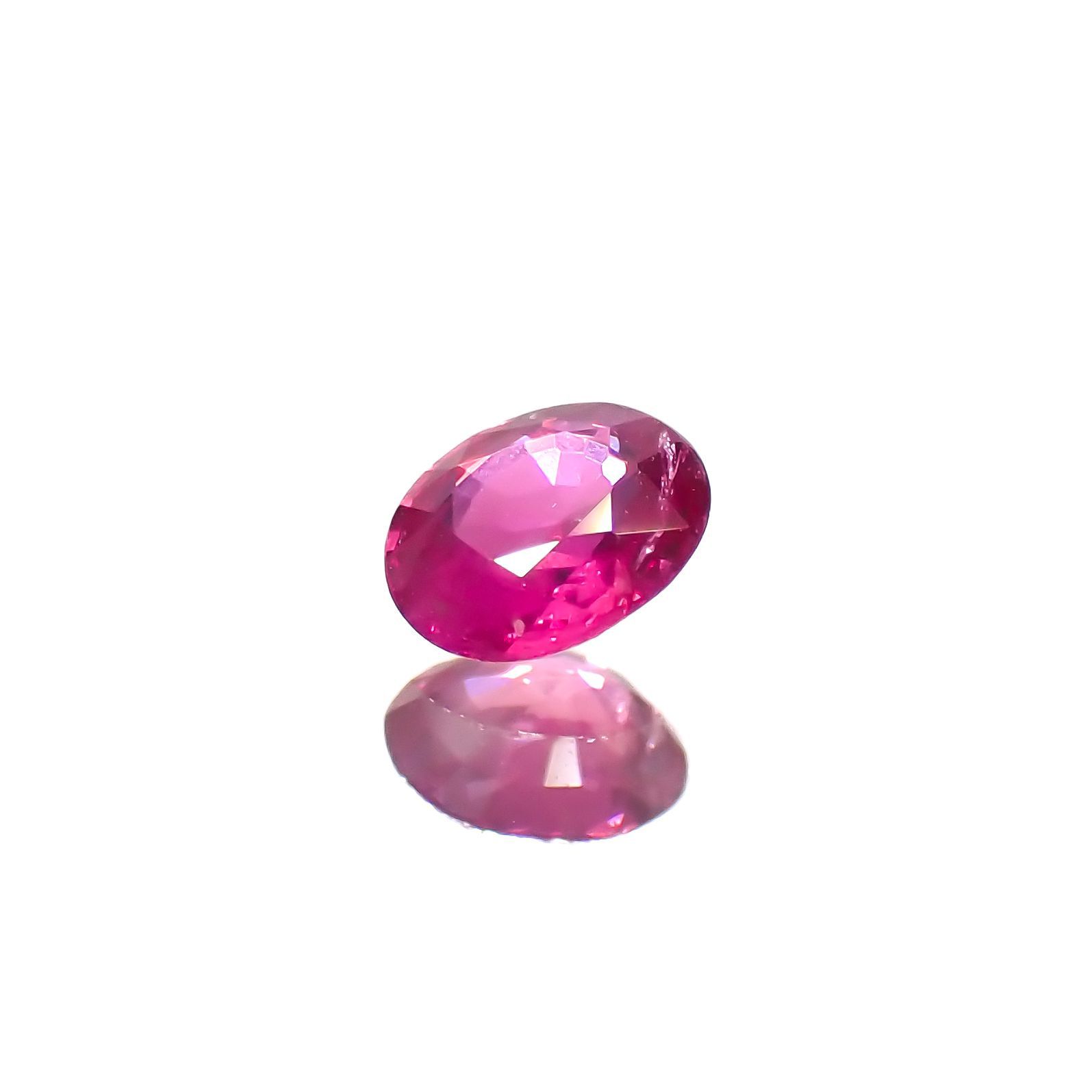 ルビー(宝石名ルビー)モザンビーク産 0.23ct 識別済[220616086]3.9x3.4mm前後