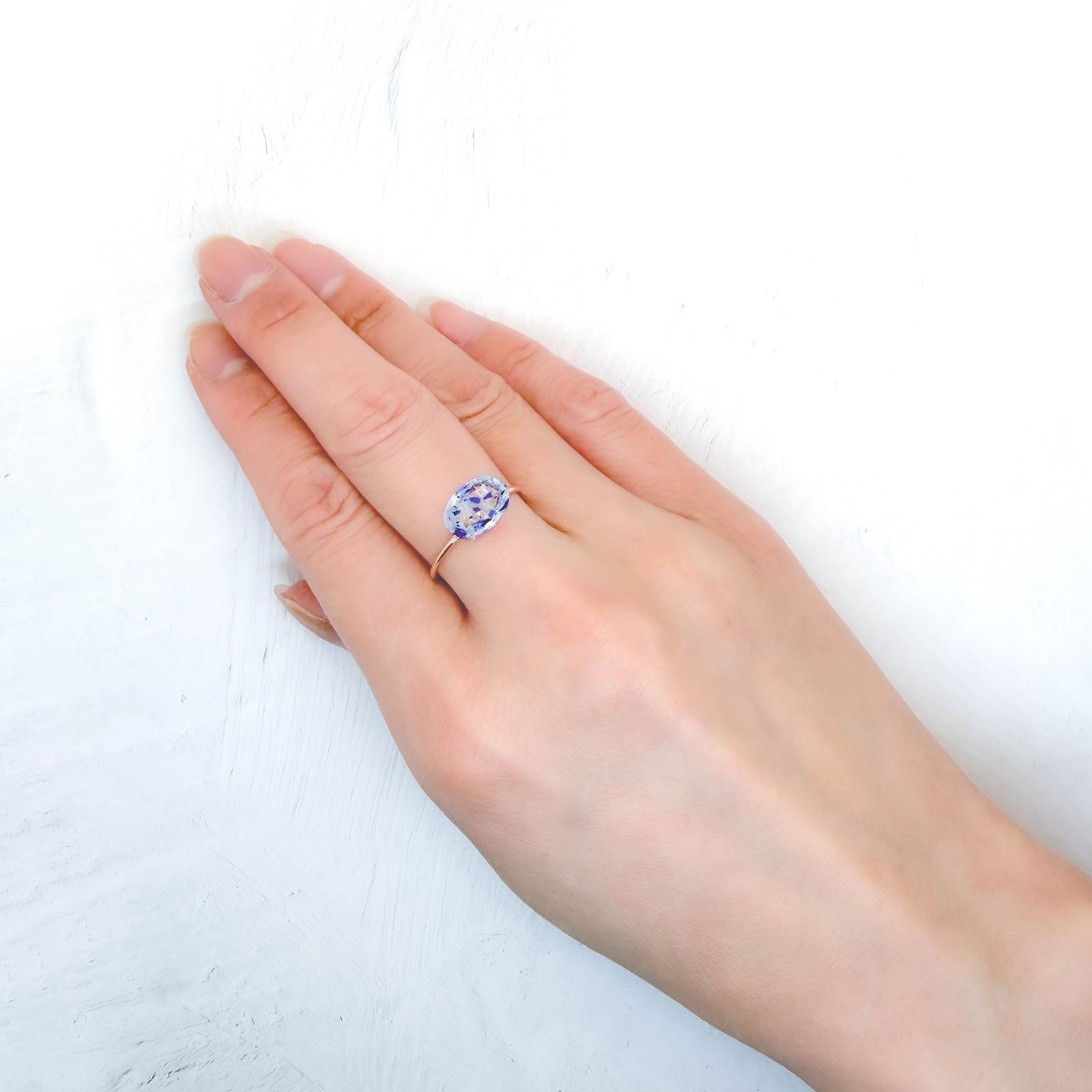 ラズライトインソーダライト フルオレッセンス アフガニスタン産 1.85ct / 10.2x7.2mm前後 [260431993]