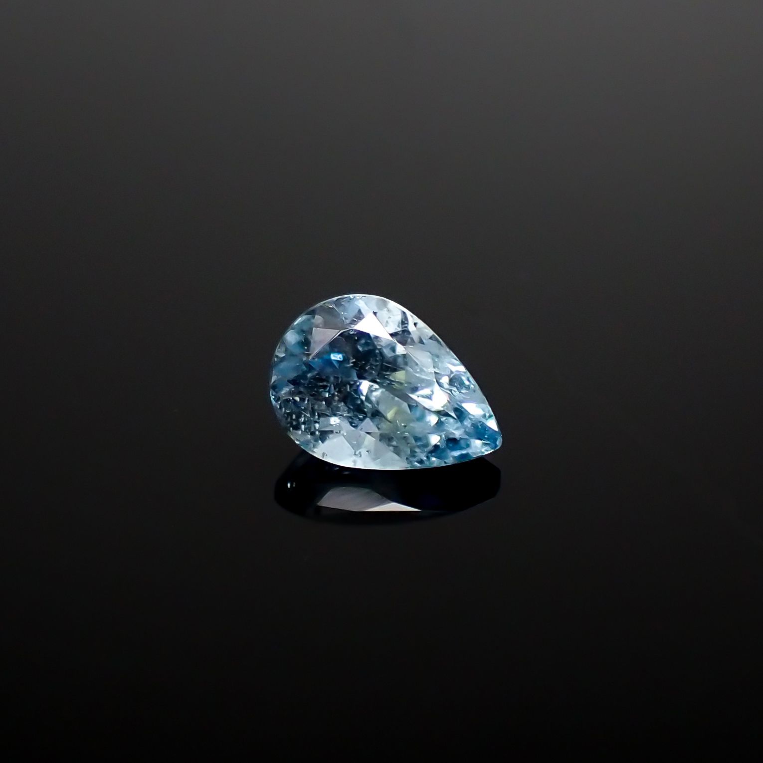 アクアマリン サンタマリアカラー マダガスカル産 0.60ct[240326961]6.9x4.9mm前後
