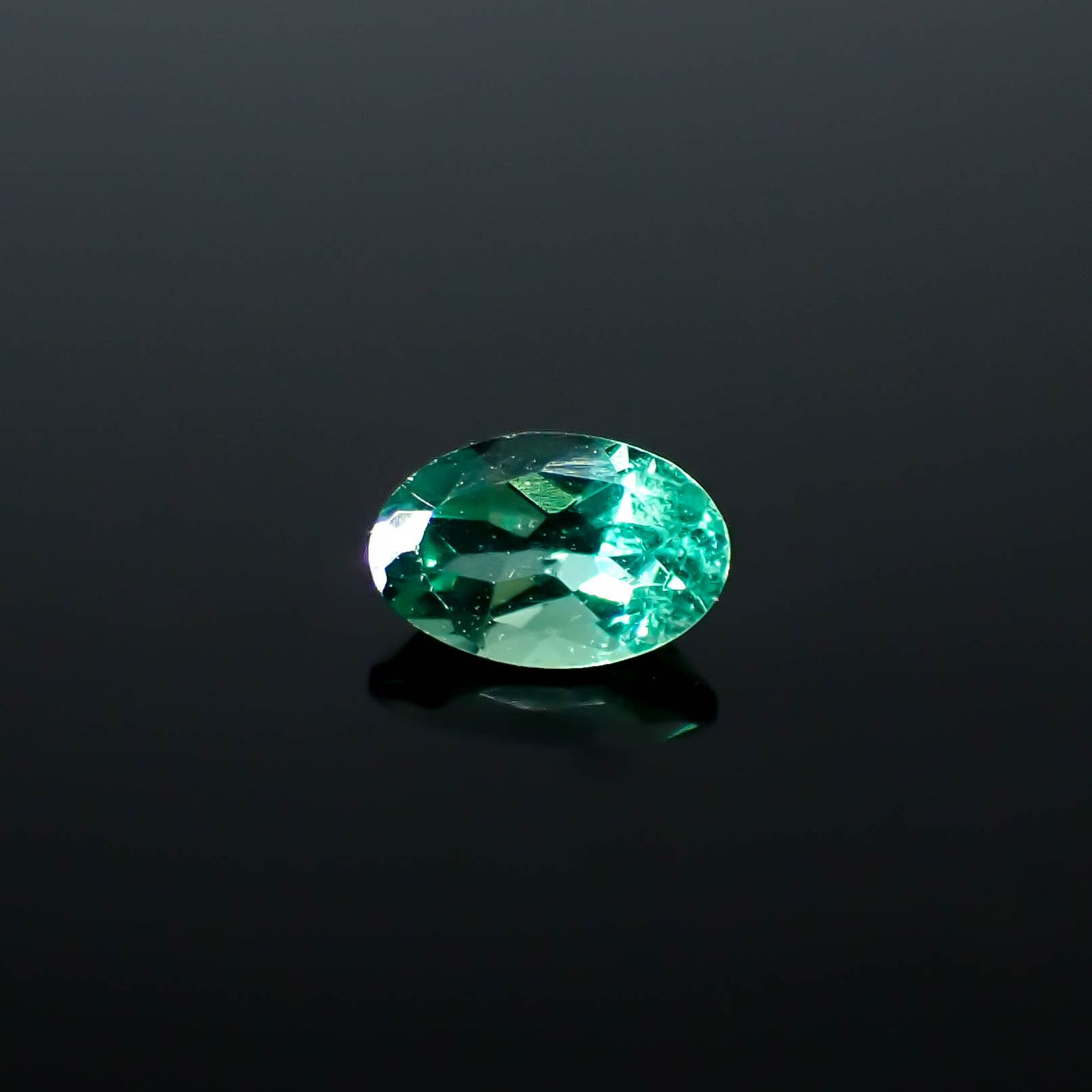 ノーブルモロキサイト マダガスカル産 0.44ct [250931091]6.1x4mm前後