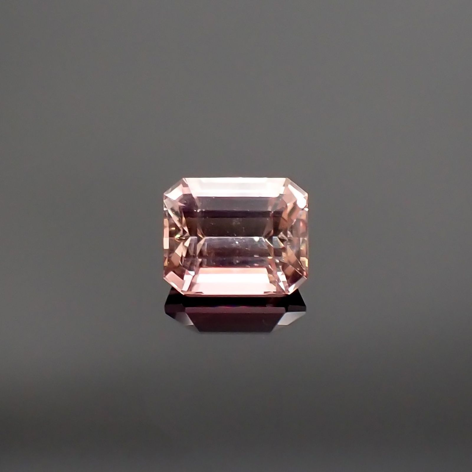 ピンクトルマリン(宝石名ピンク・トルマリン) ルワンダ産 1.170ct ソ付(彩珠)[250711592]6.6×5.3mm前後