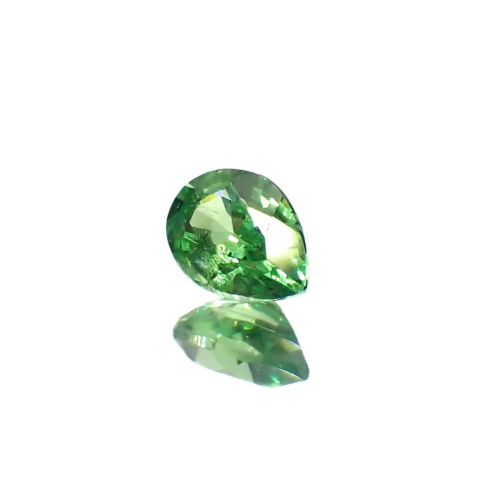 ミントガーネット(宝石名グリーン グロッシュラー・ガーネット)タンザニア産 識別済 0.24ct / 4.5x3.2mm前後 [260219976]