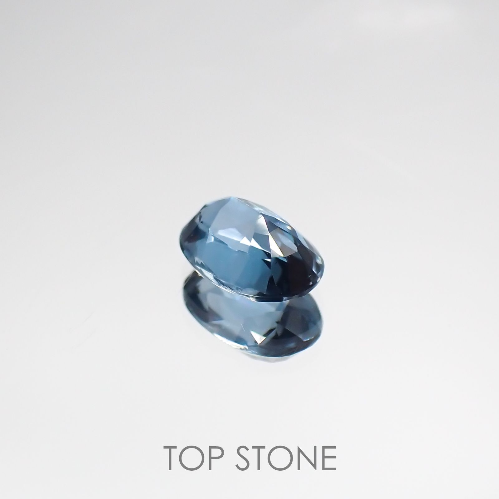 オーシャンブルーカイヤナイト ネパール産 ルース 0.55ct[210711425]6×4.1mm前後