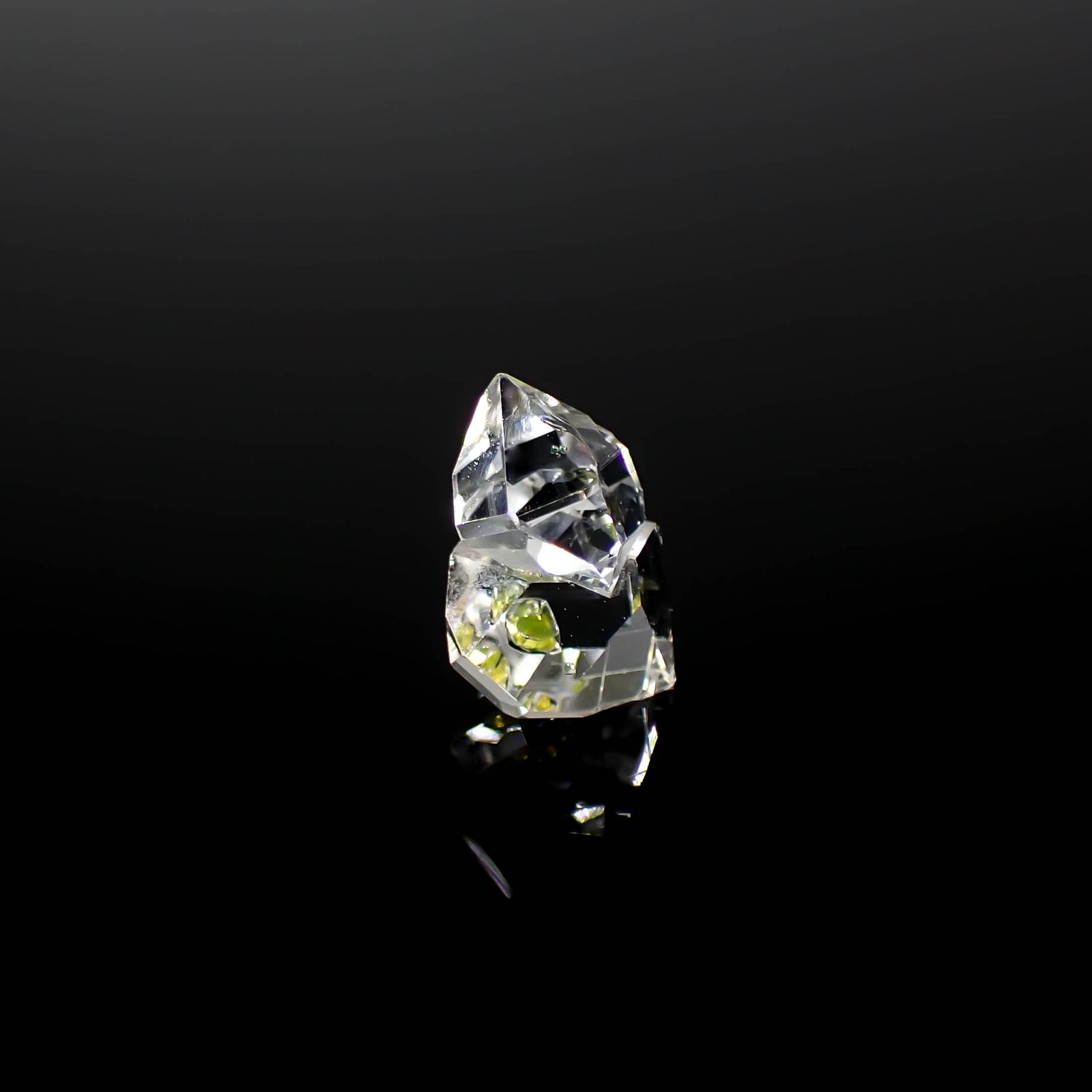 オイルインクォーツ原石 パキスタン産 1.37ct[240828673]9x5.9mm前後