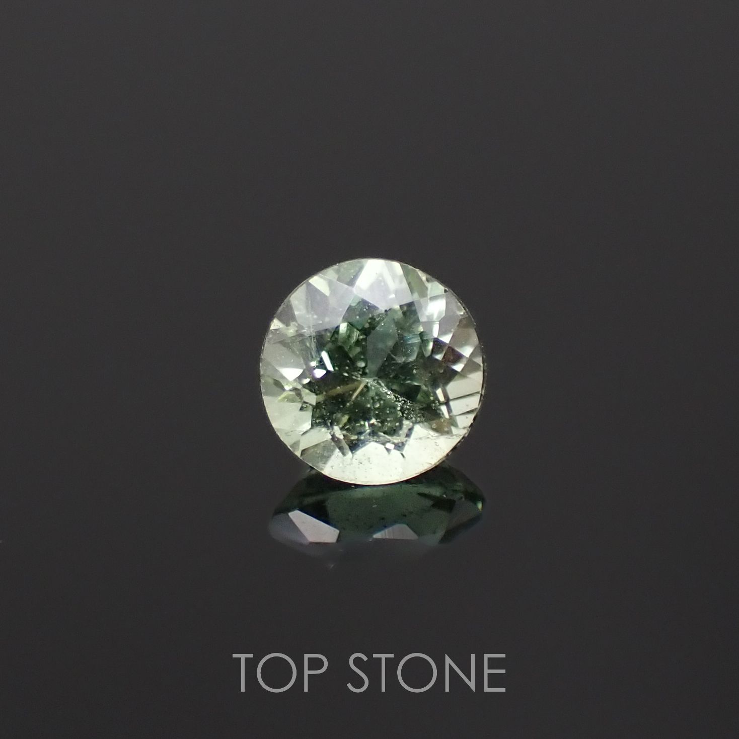バナジウムコーネルピン(宝石名コーネルピン)タンザニア・タンガ州産 0.36ct 識別済[230320930]4.3x4.3mm前後