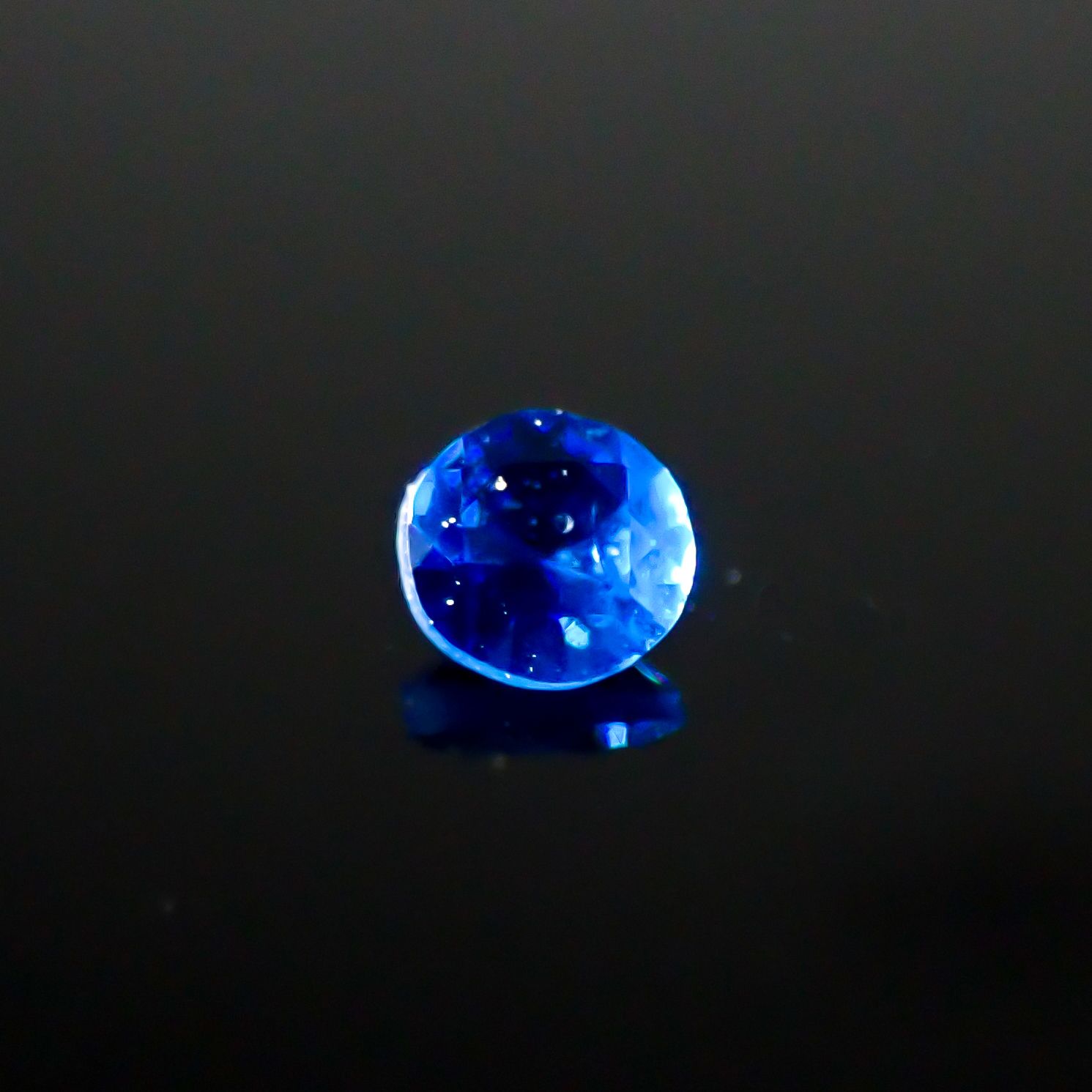 アウイナイト フルオレッセンス ドイツ産 0.021ct[240628300]1.9x1.8mm前後