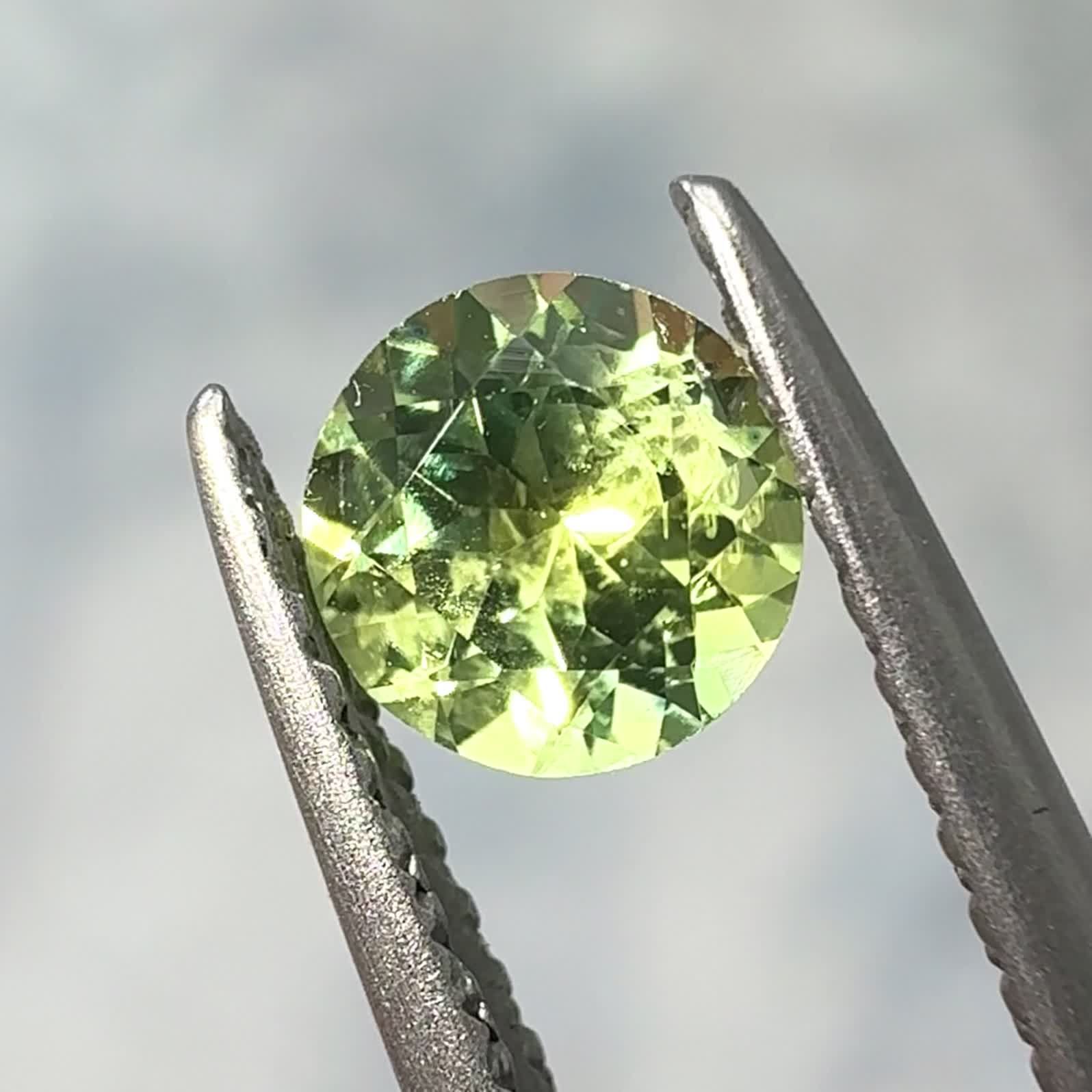 魅惑のニュアンスカラー / モンタナサファイアの神秘の世界 | TOP